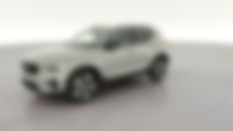 2026 Volvo XC40 vehicle photo