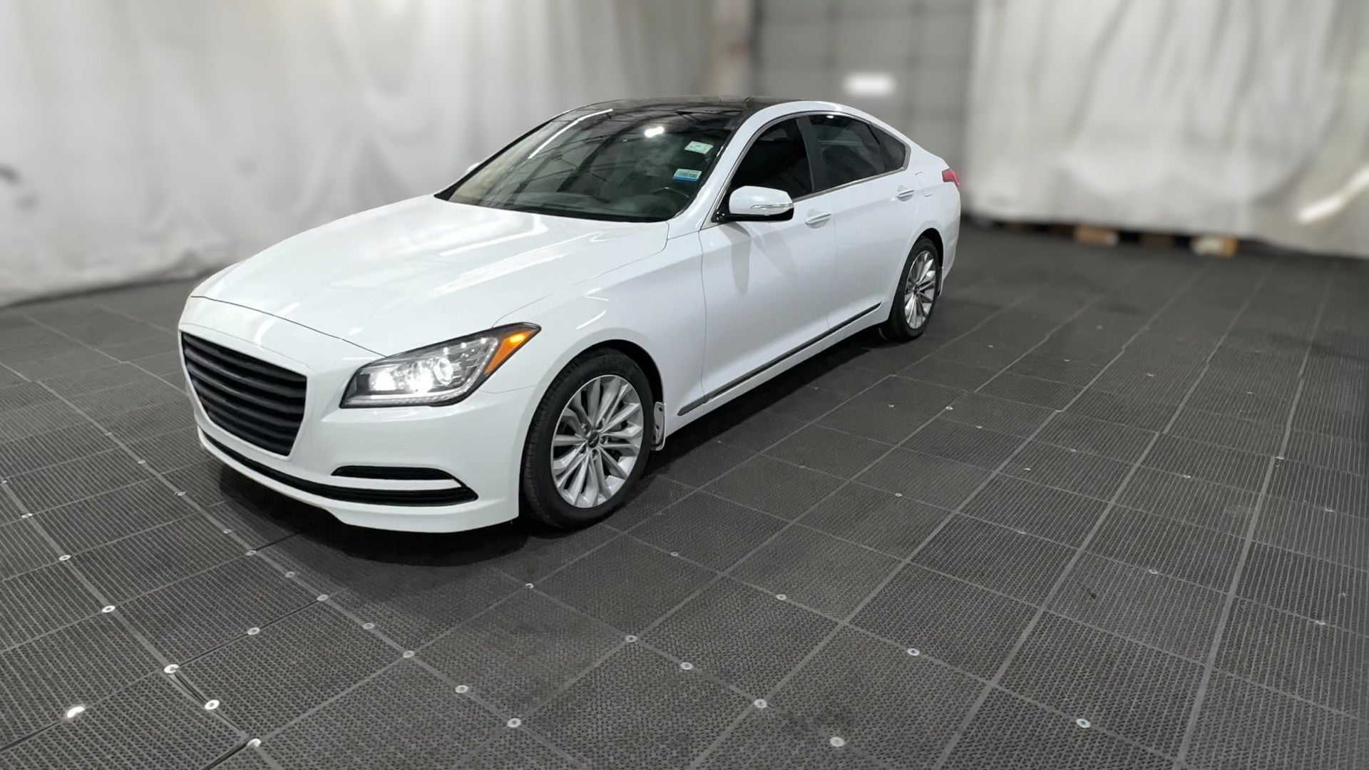 2015 Hyundai Genesis vehicle photo