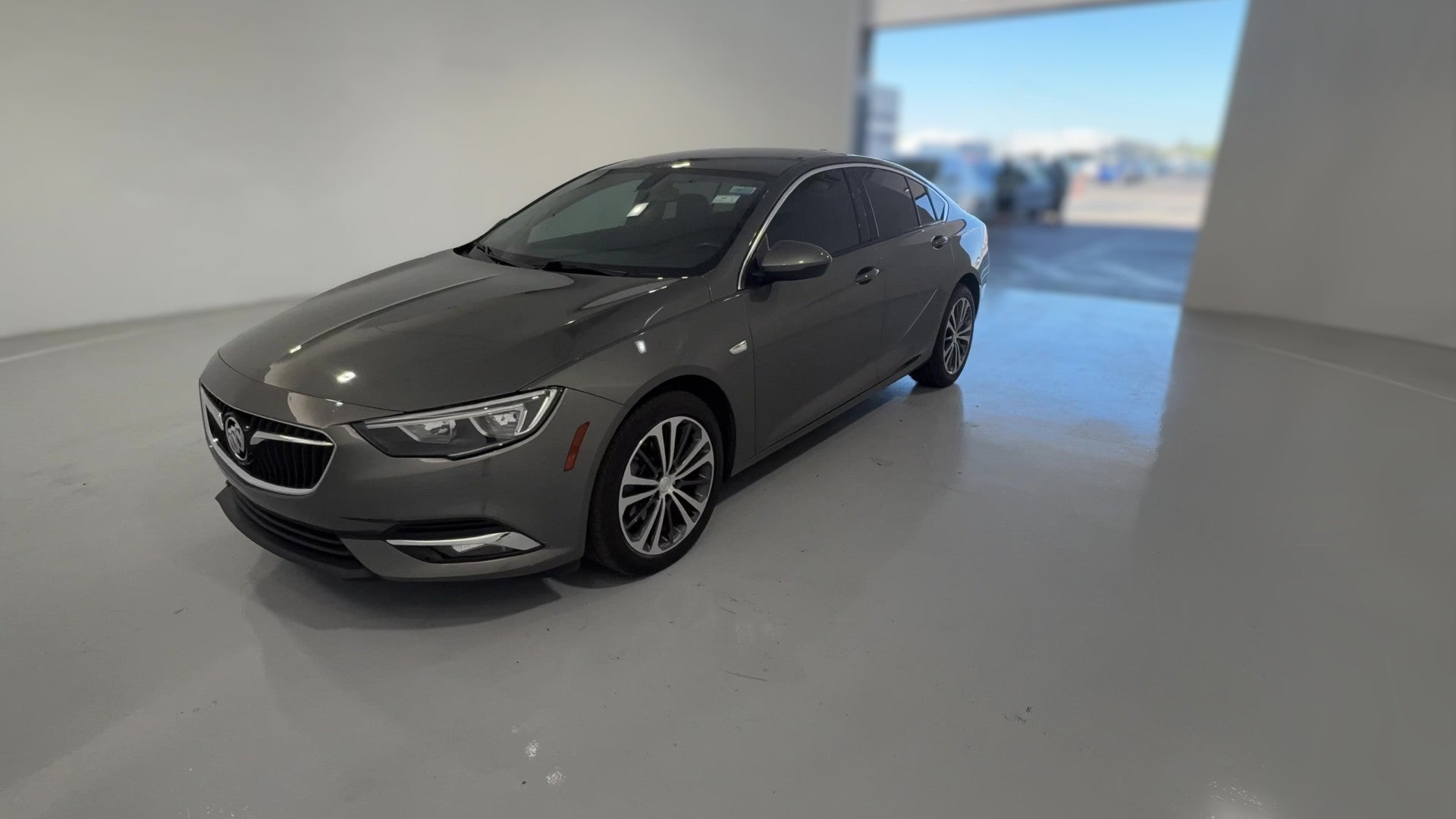 2018 Buick Regal Sportback vehicle photo