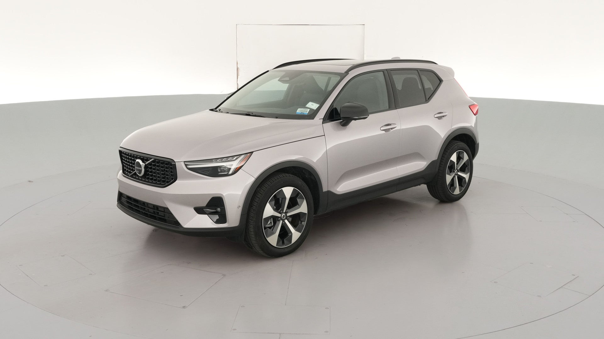 2026 Volvo XC40 vehicle photo