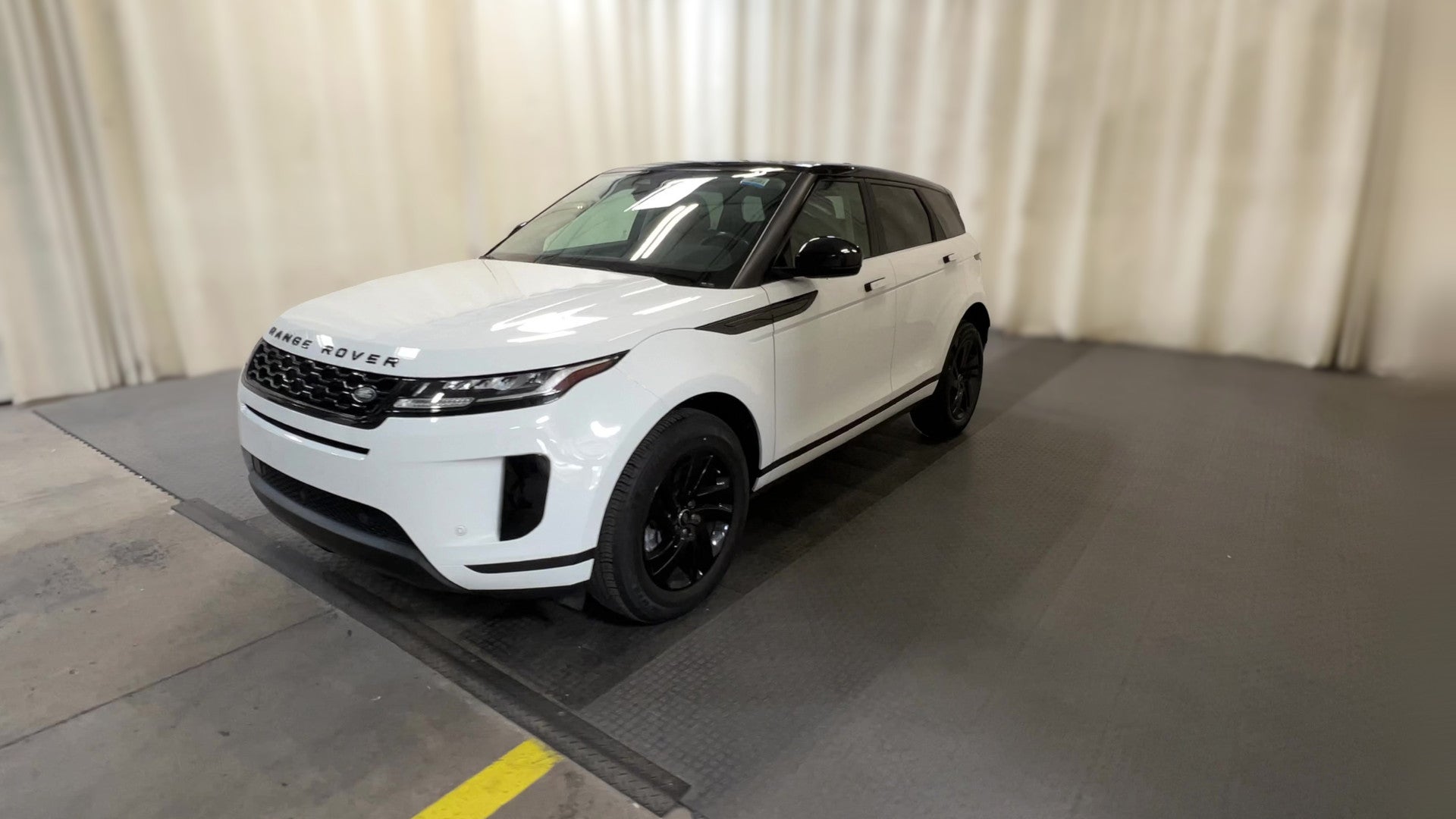 2022 Land Rover Range Rover Evoque vehicle photo