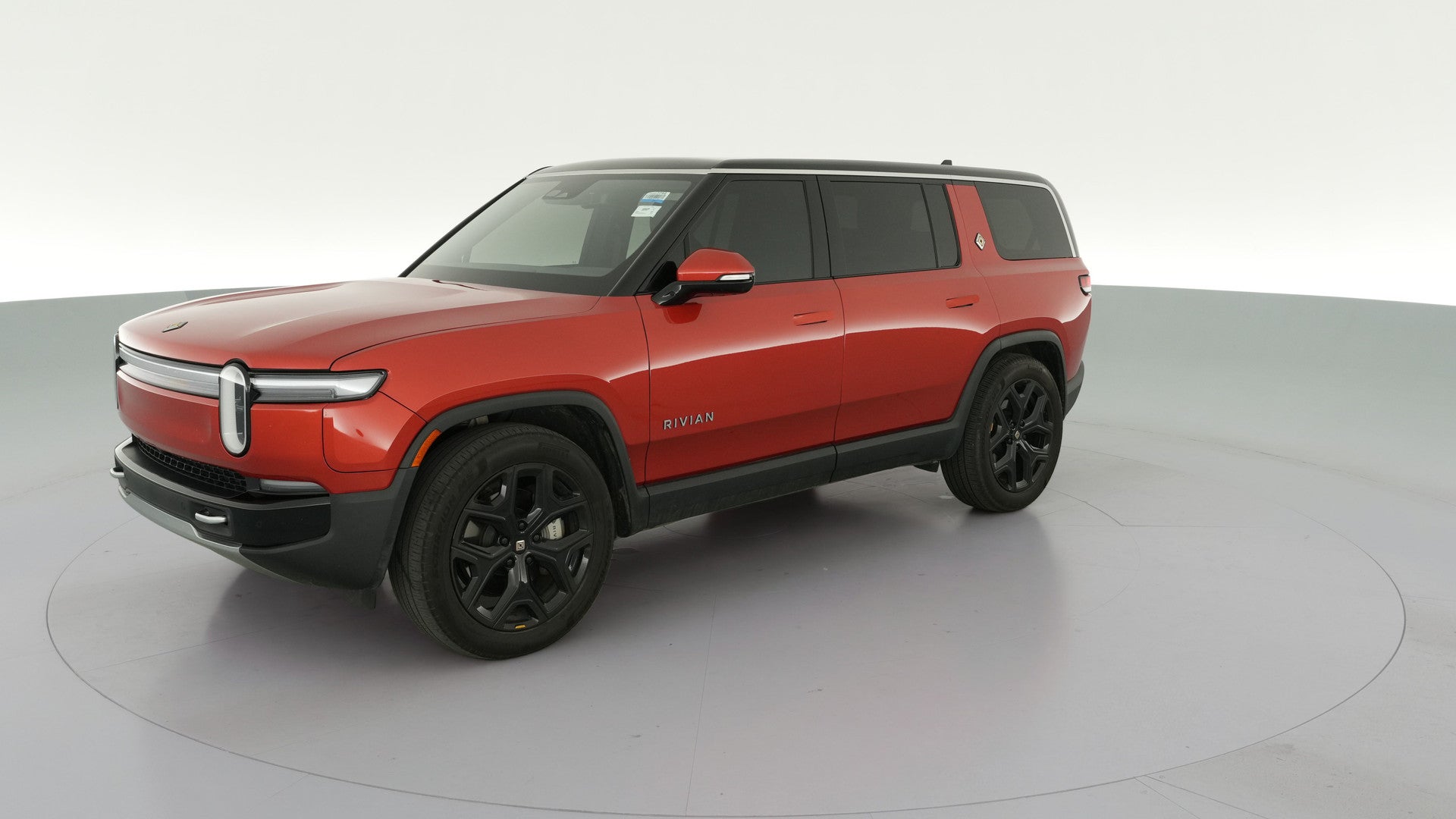 2025 Rivian R1S vehicle photo