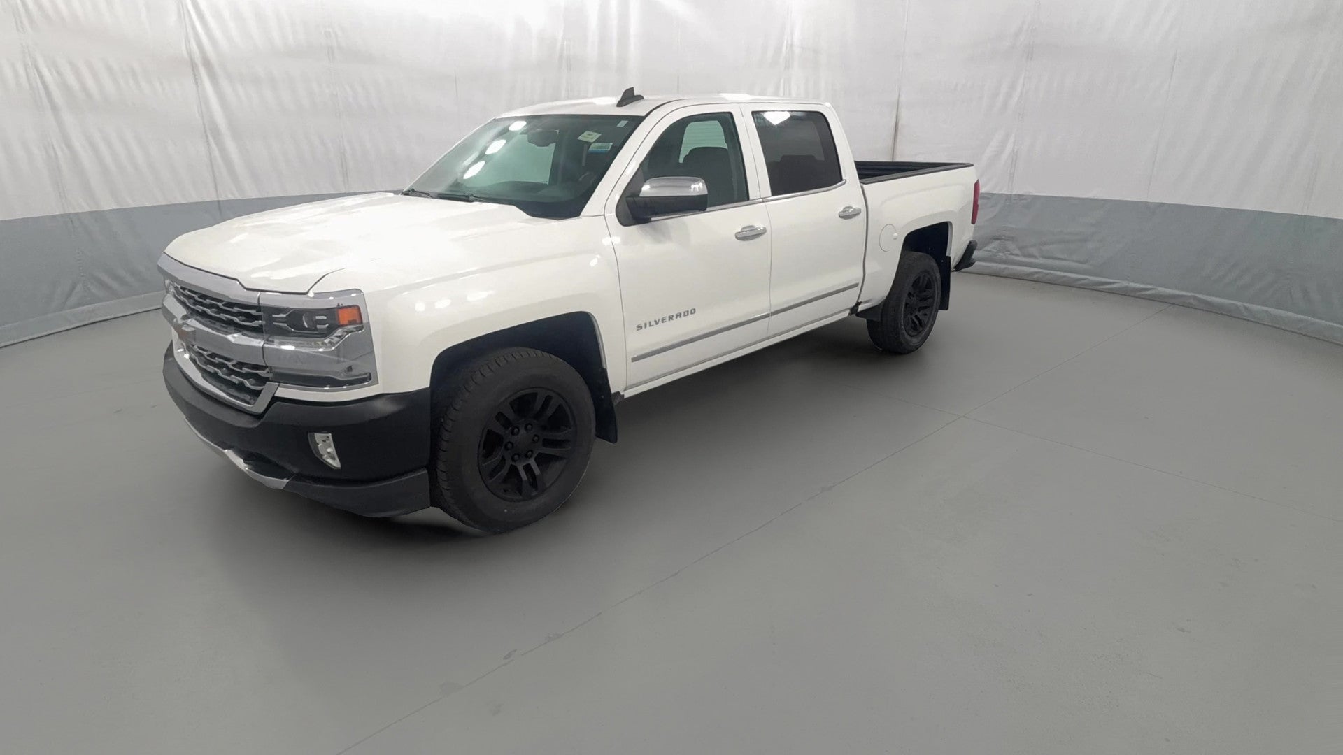2017 Chevrolet Silverado 1500 Crew Cab vehicle photo