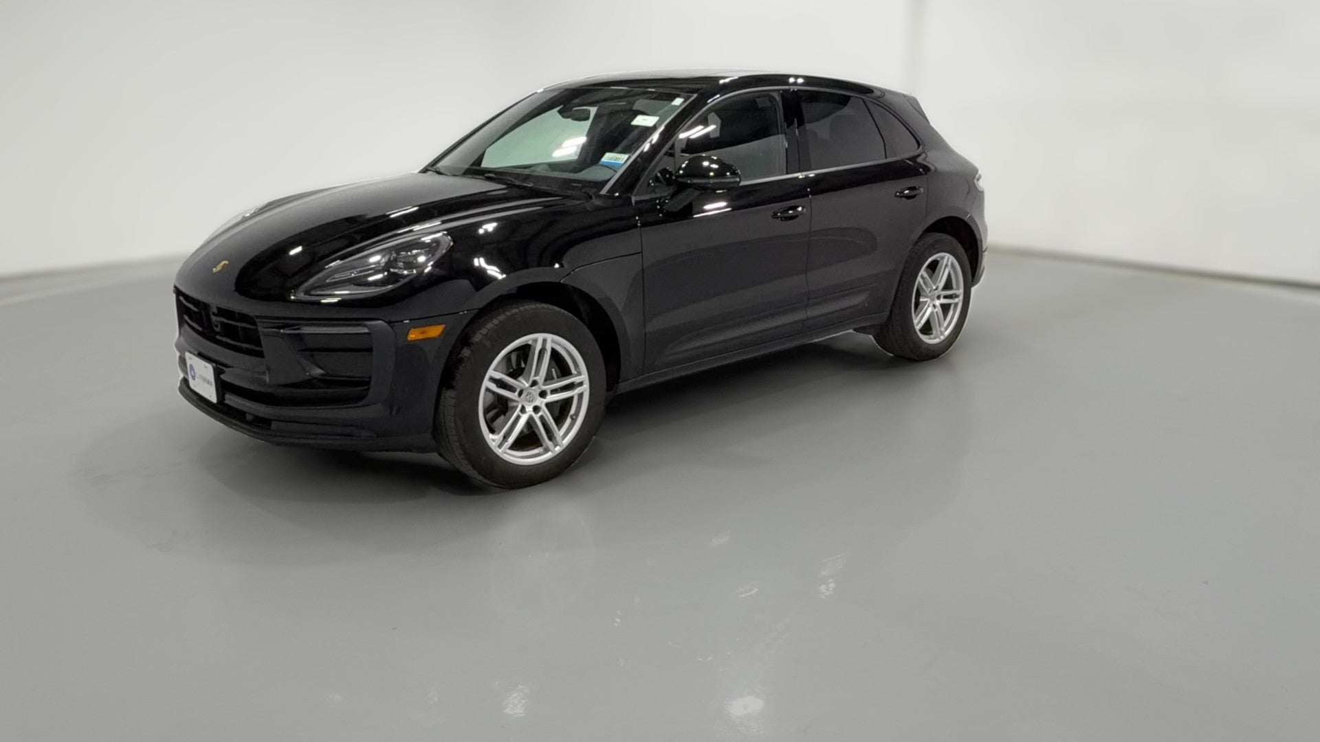 2024 Porsche Macan vehicle photo