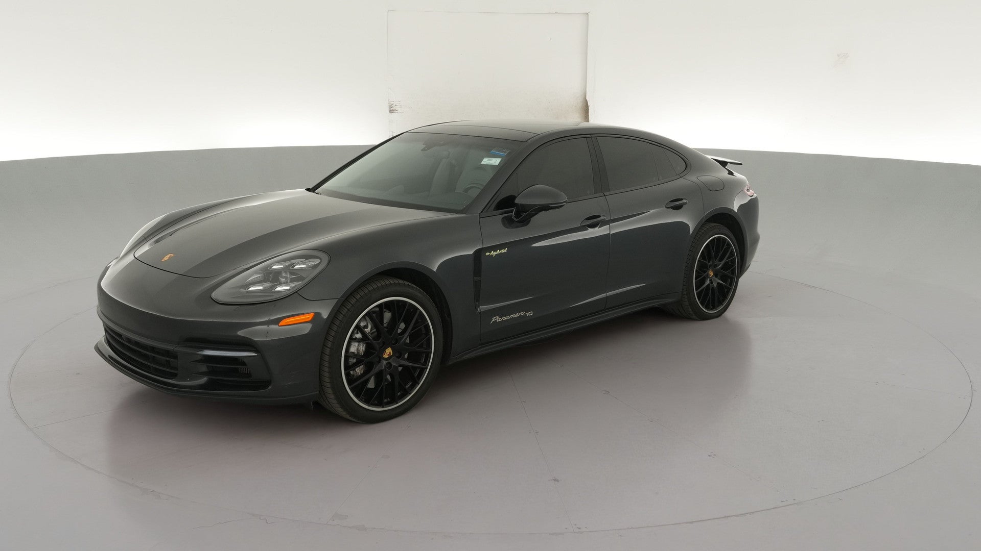 2020 Porsche Panamera vehicle photo