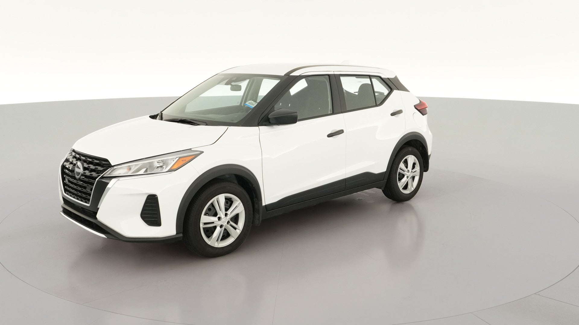 2025 Nissan Kicks Play vehicle photo