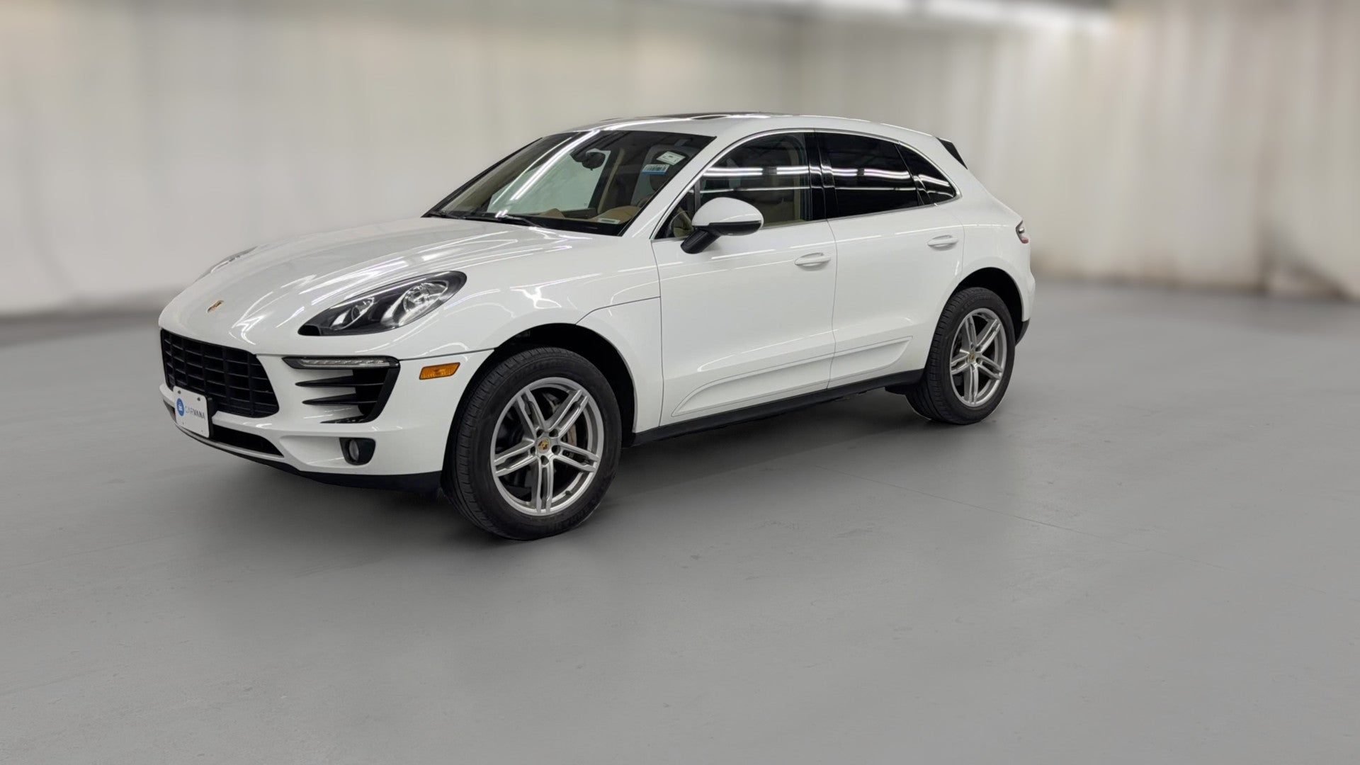 2016 Porsche Macan vehicle photo