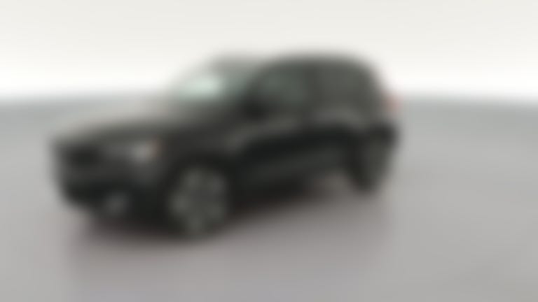 2025 Volvo XC40 vehicle photo