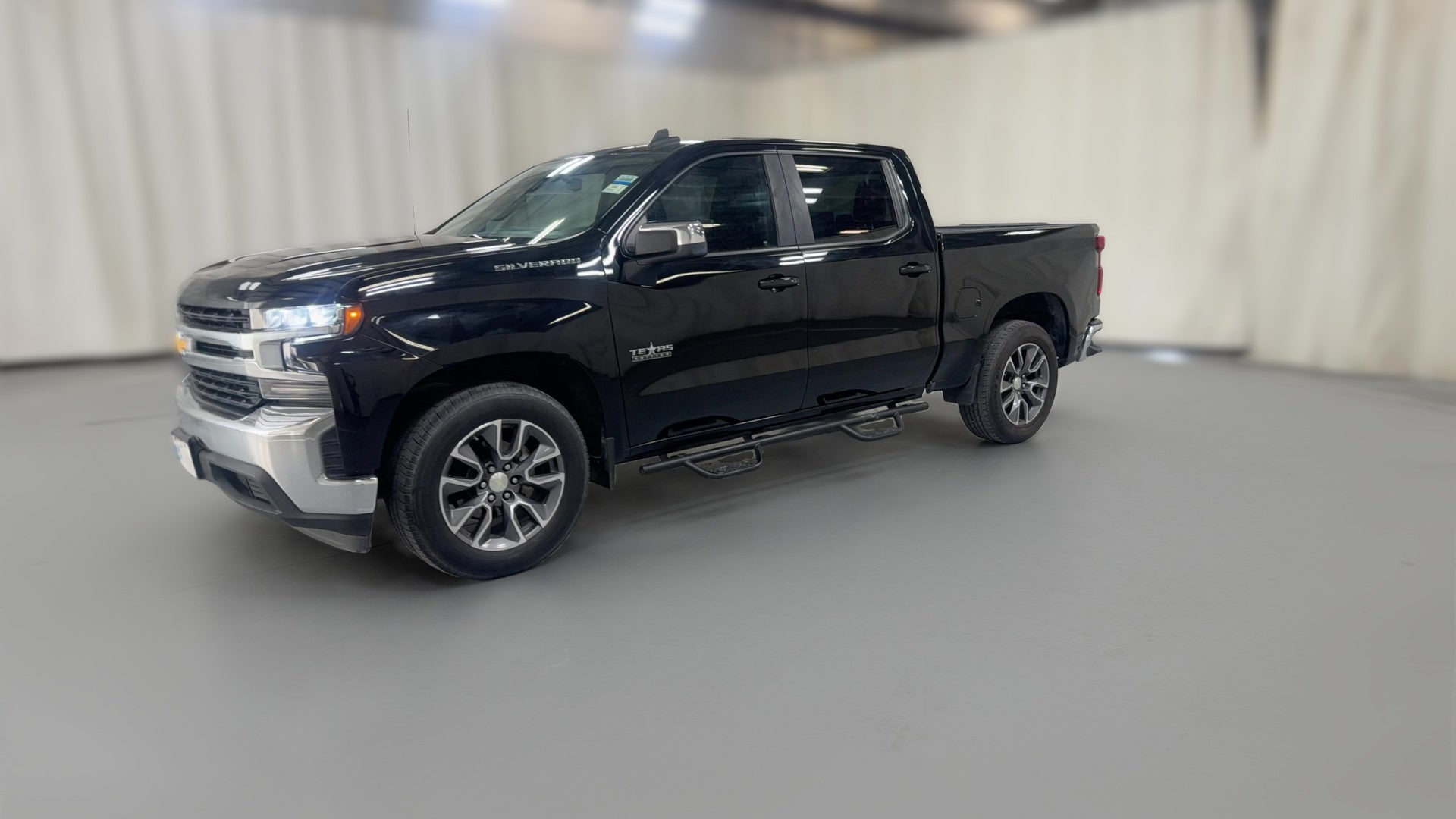 2020 Chevrolet Silverado 1500 Crew Cab vehicle photo