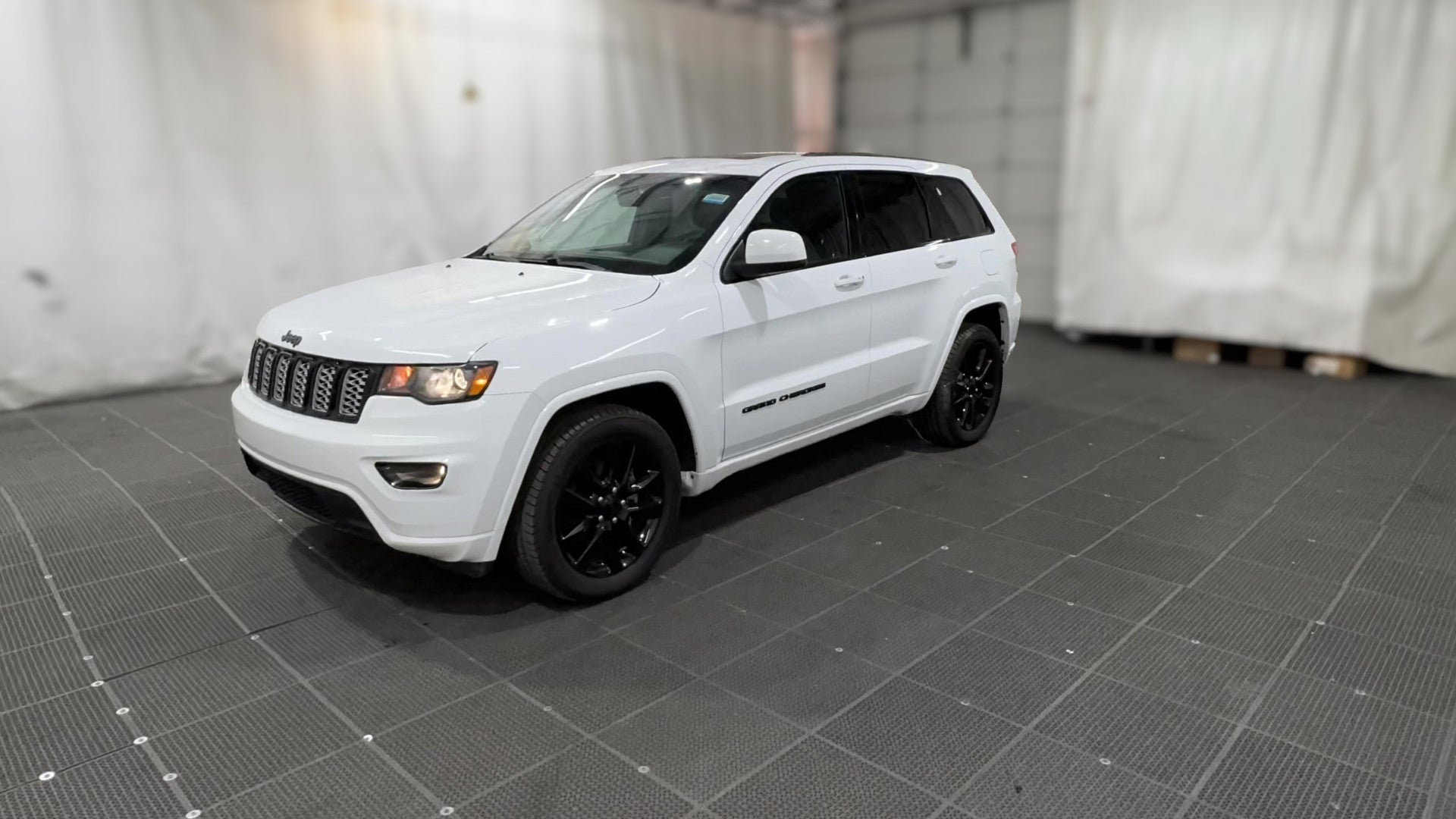 2019 Jeep Grand Cherokee vehicle photo