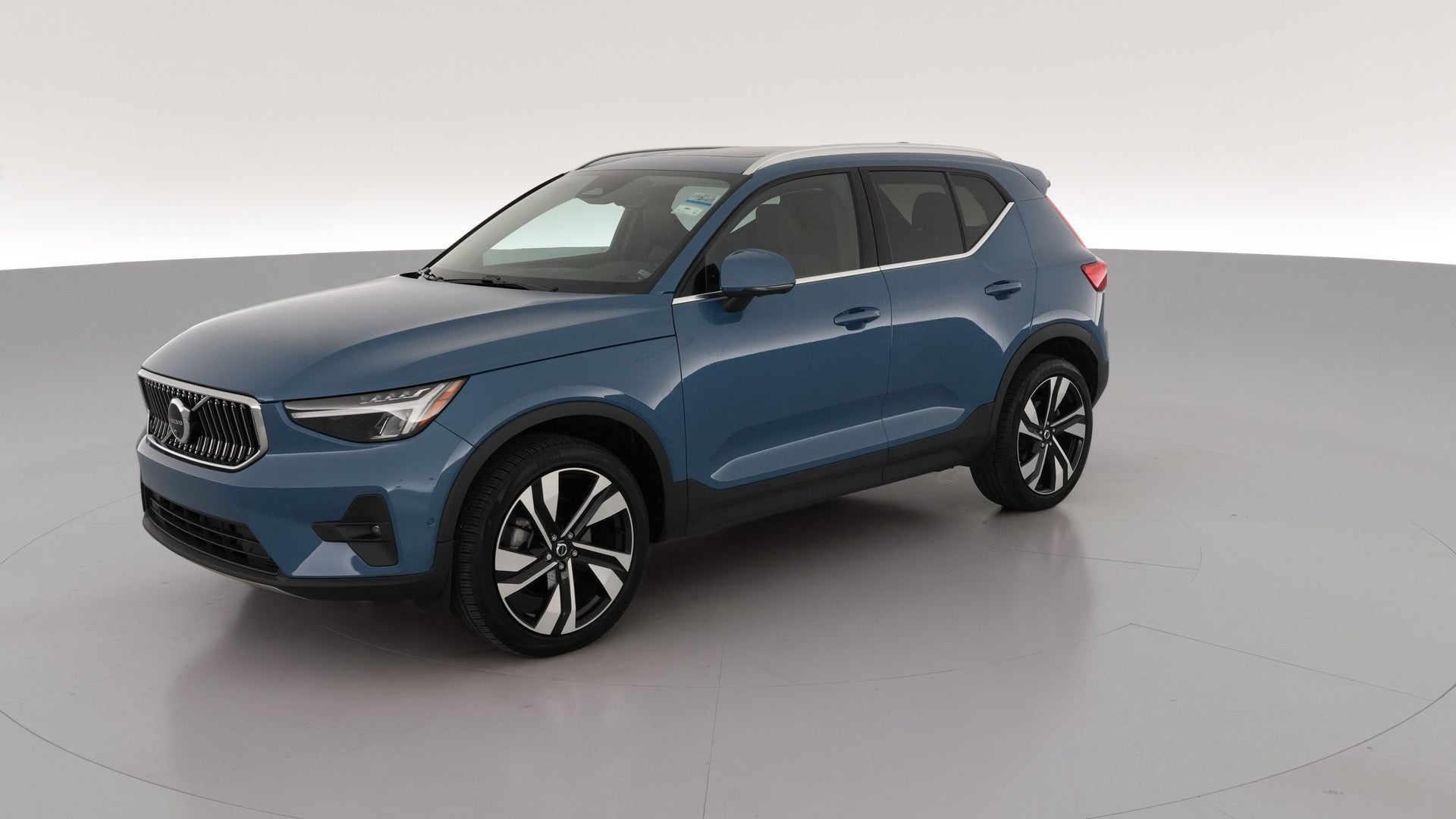 2024 Volvo XC40 vehicle photo