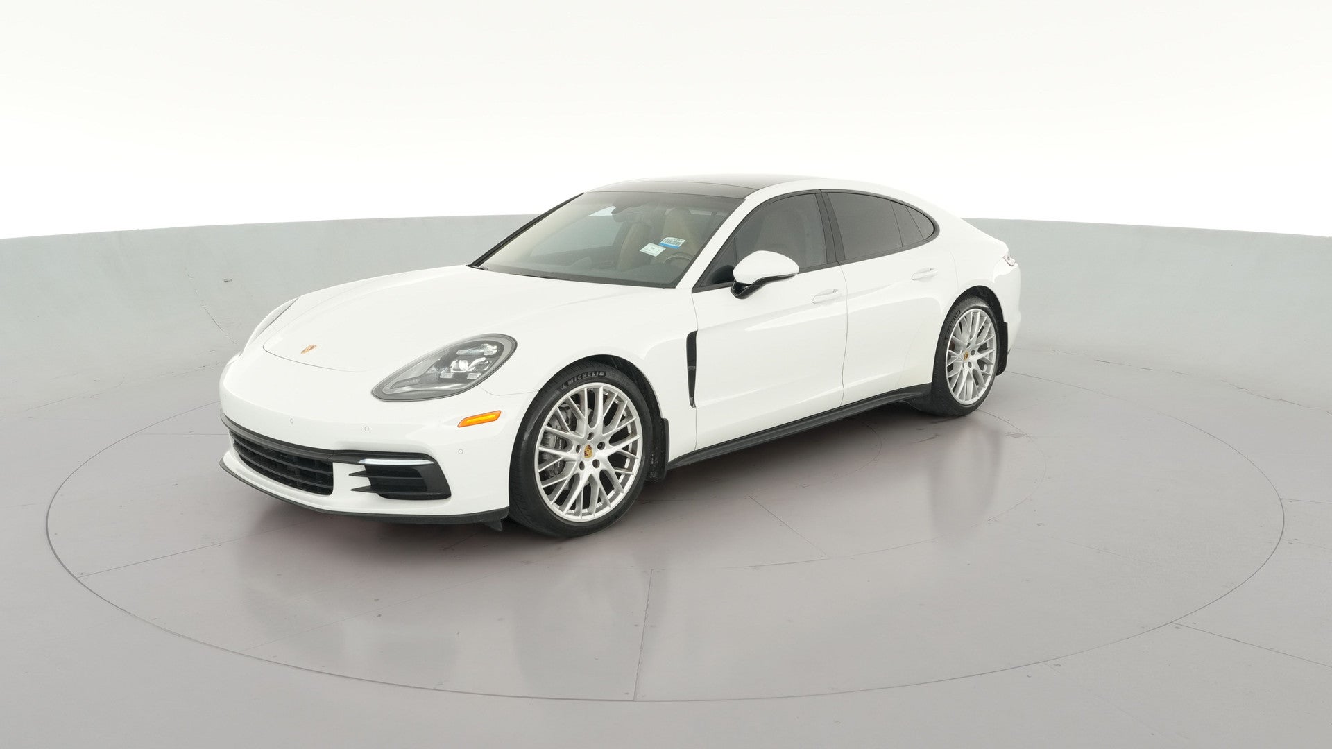 2019 Porsche Panamera vehicle photo