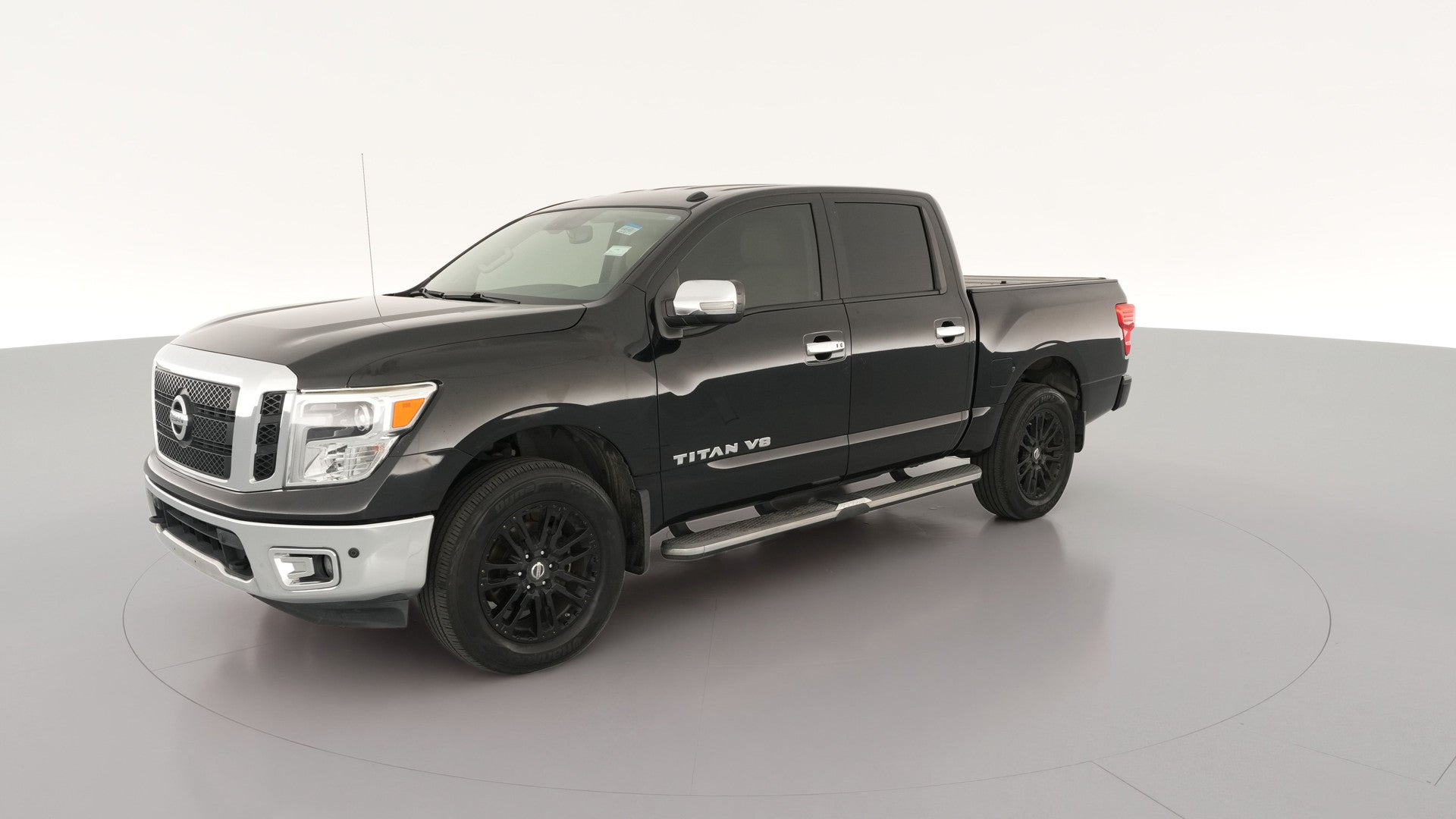2018 Nissan Titan Crew Cab vehicle photo