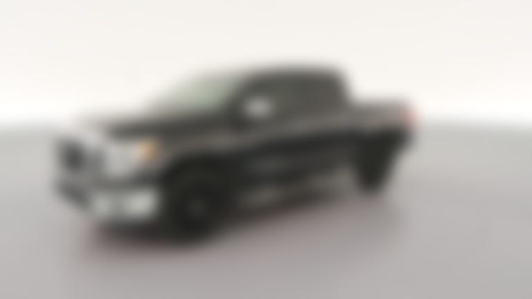 2018 Nissan Titan Crew Cab vehicle photo