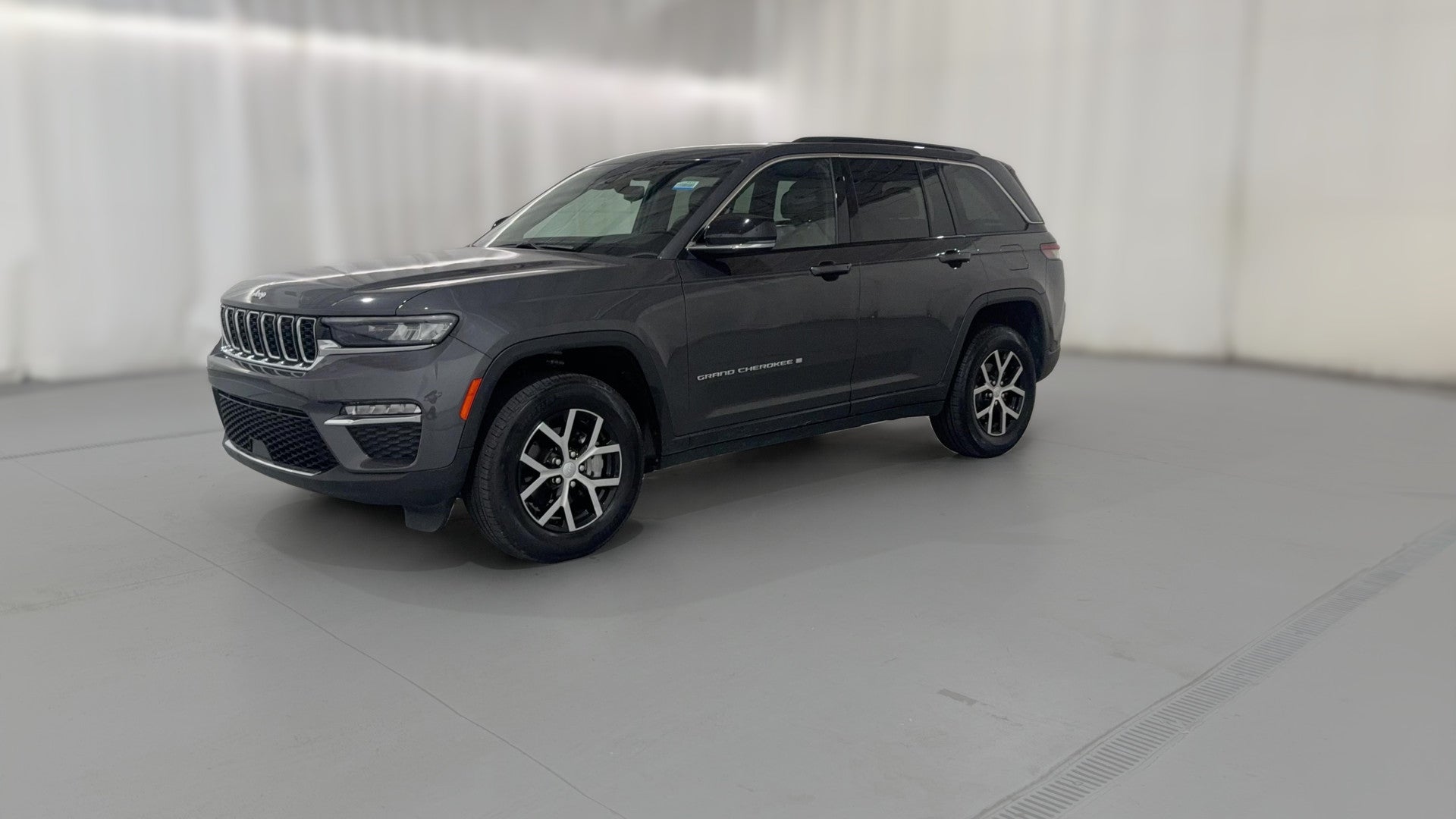 2024 Jeep Grand Cherokee vehicle photo