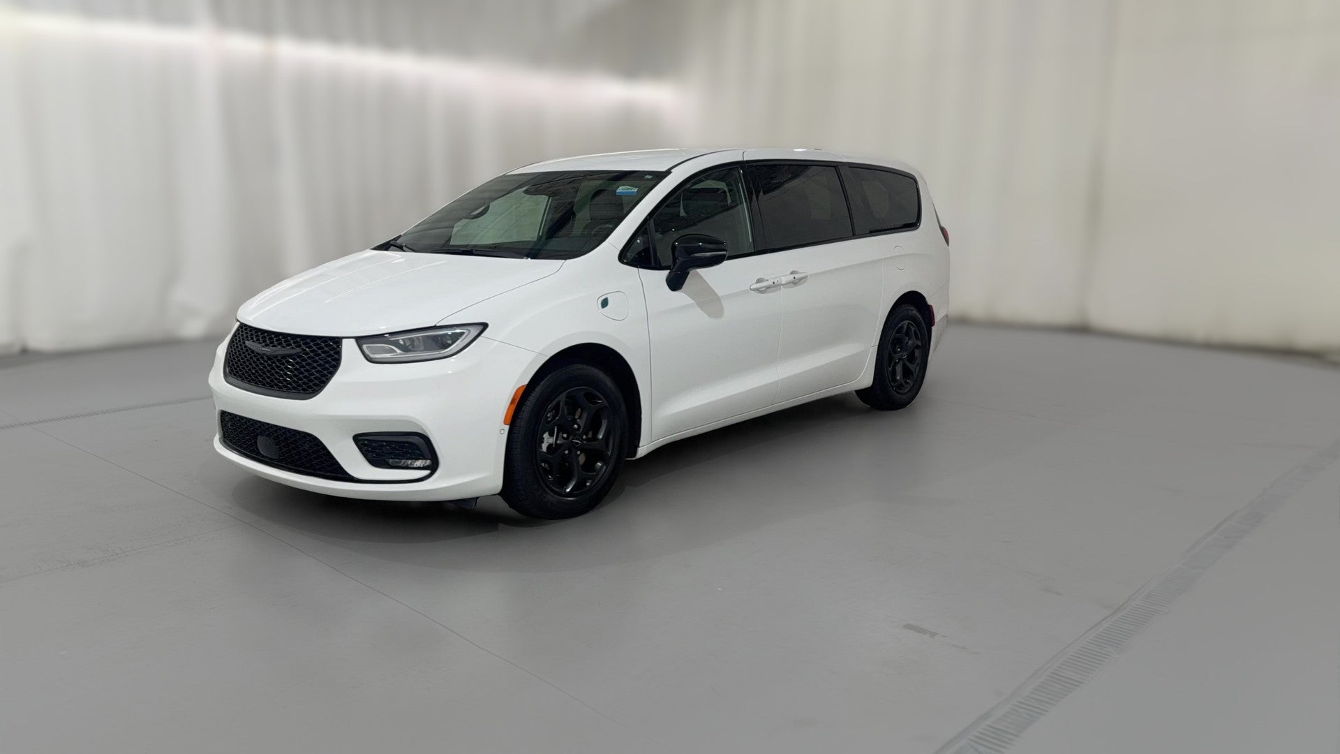 2024 Chrysler Pacifica Hybrid vehicle photo