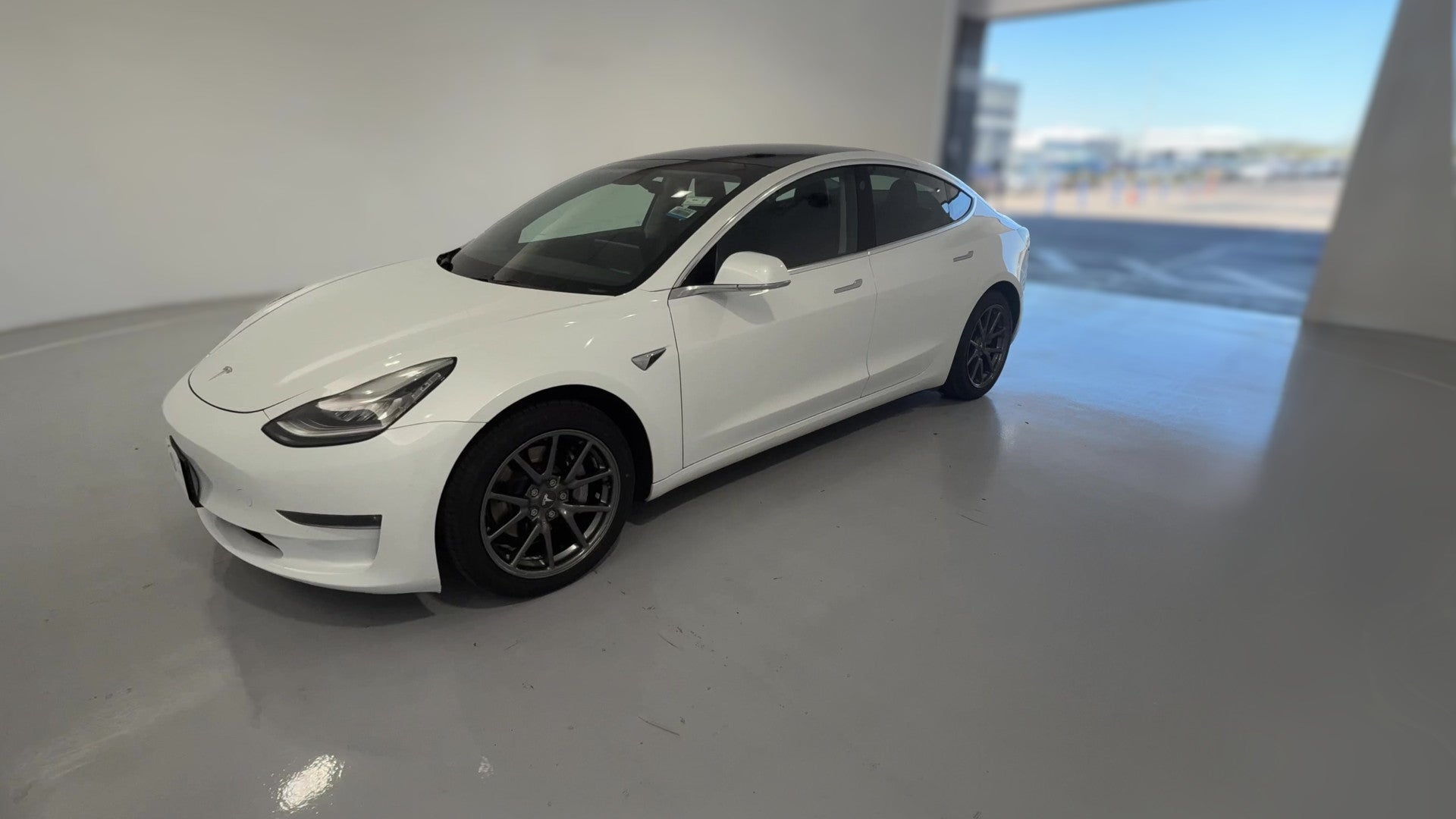 2019 Tesla Model 3 vehicle photo