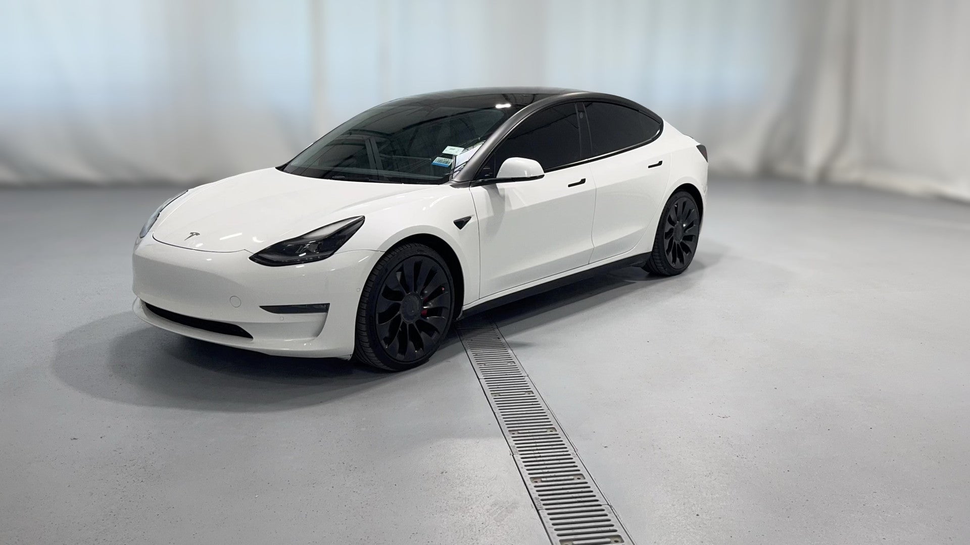 2022 Tesla Model 3 vehicle photo