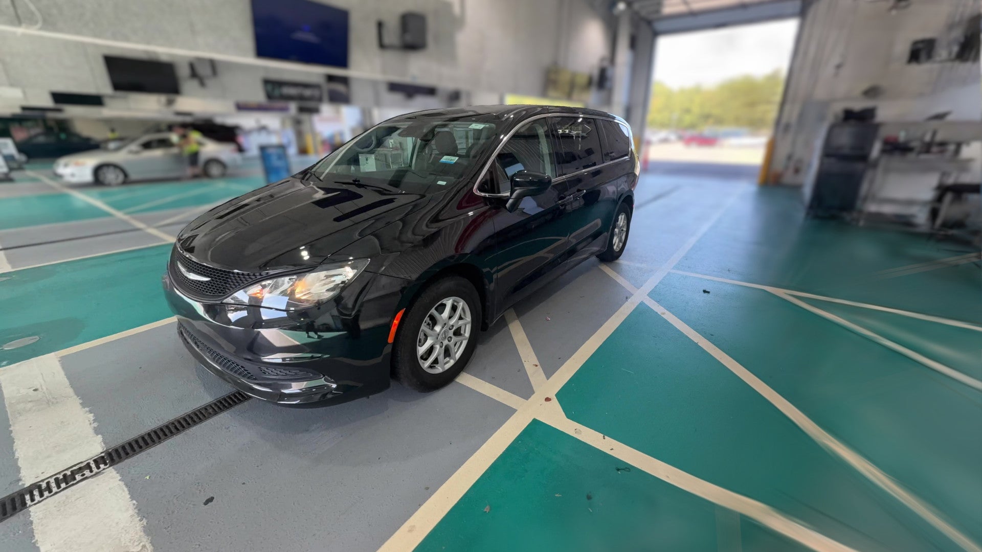 2023 Chrysler Voyager vehicle photo