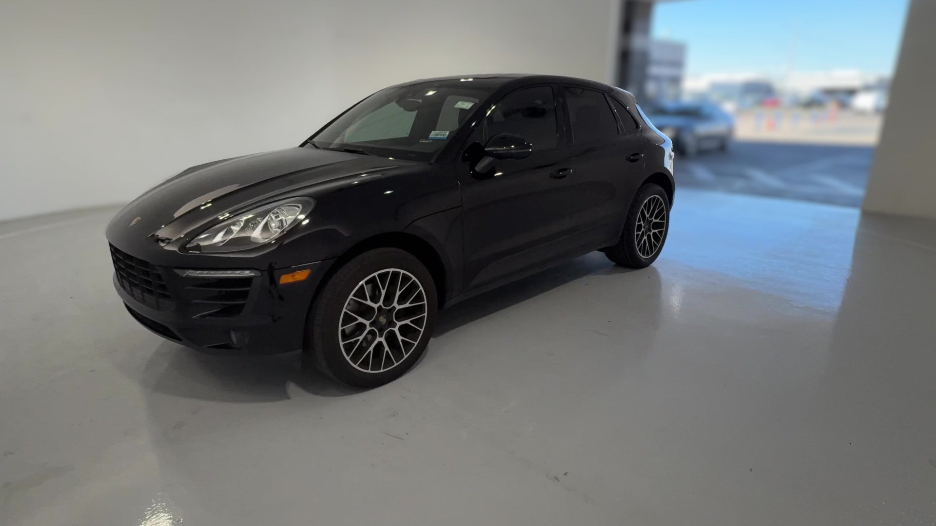 2017 Porsche Macan vehicle photo