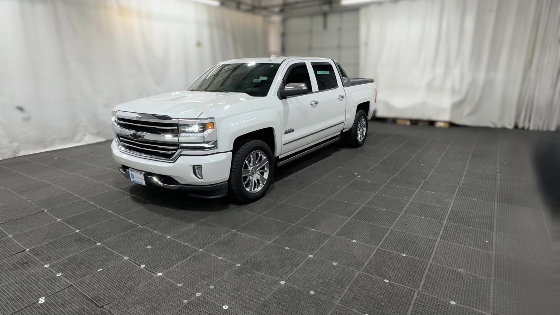 2017 Chevrolet Silverado 1500 Crew Cab vehicle photo
