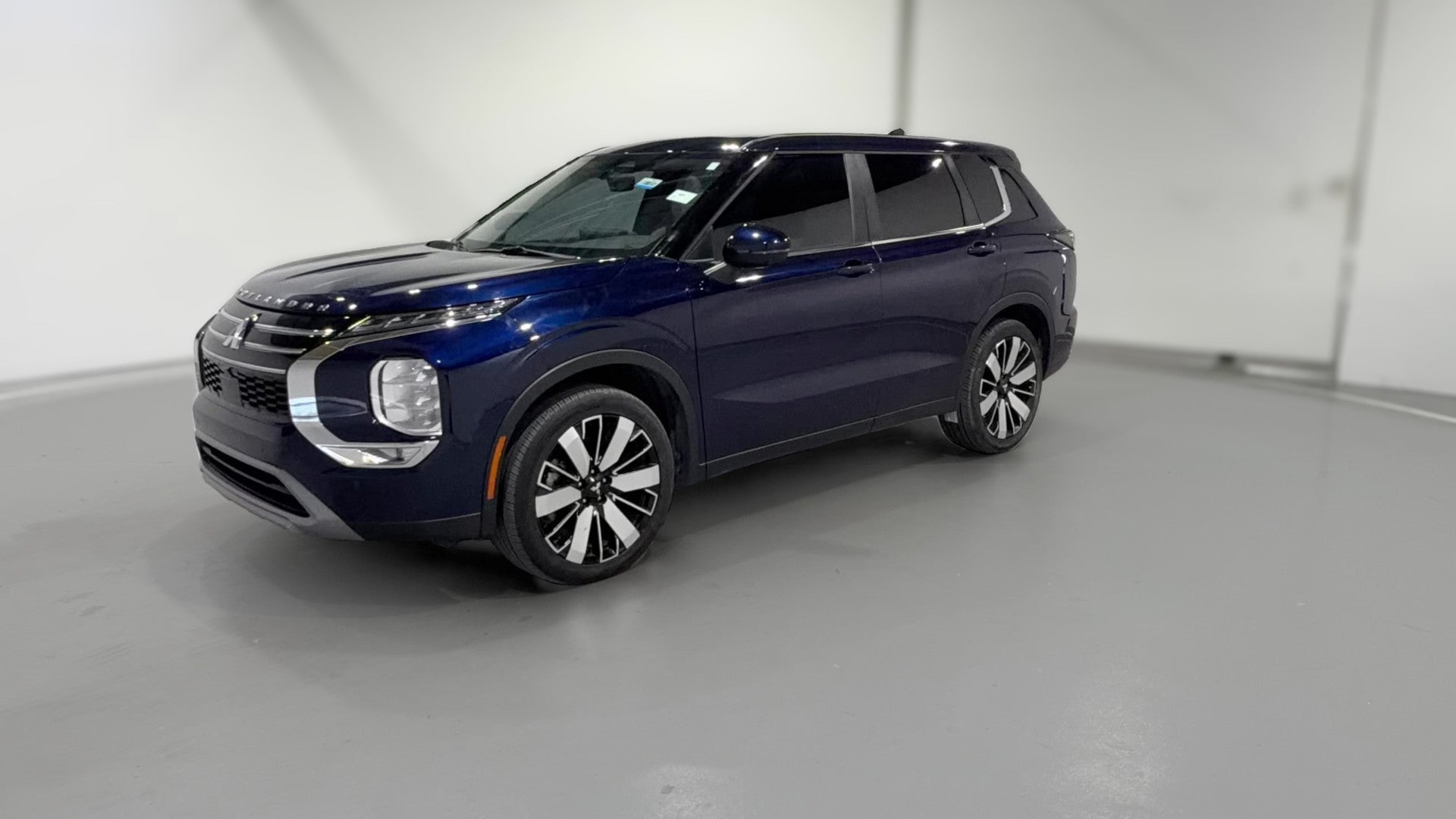 2025 Mitsubishi Outlander vehicle photo