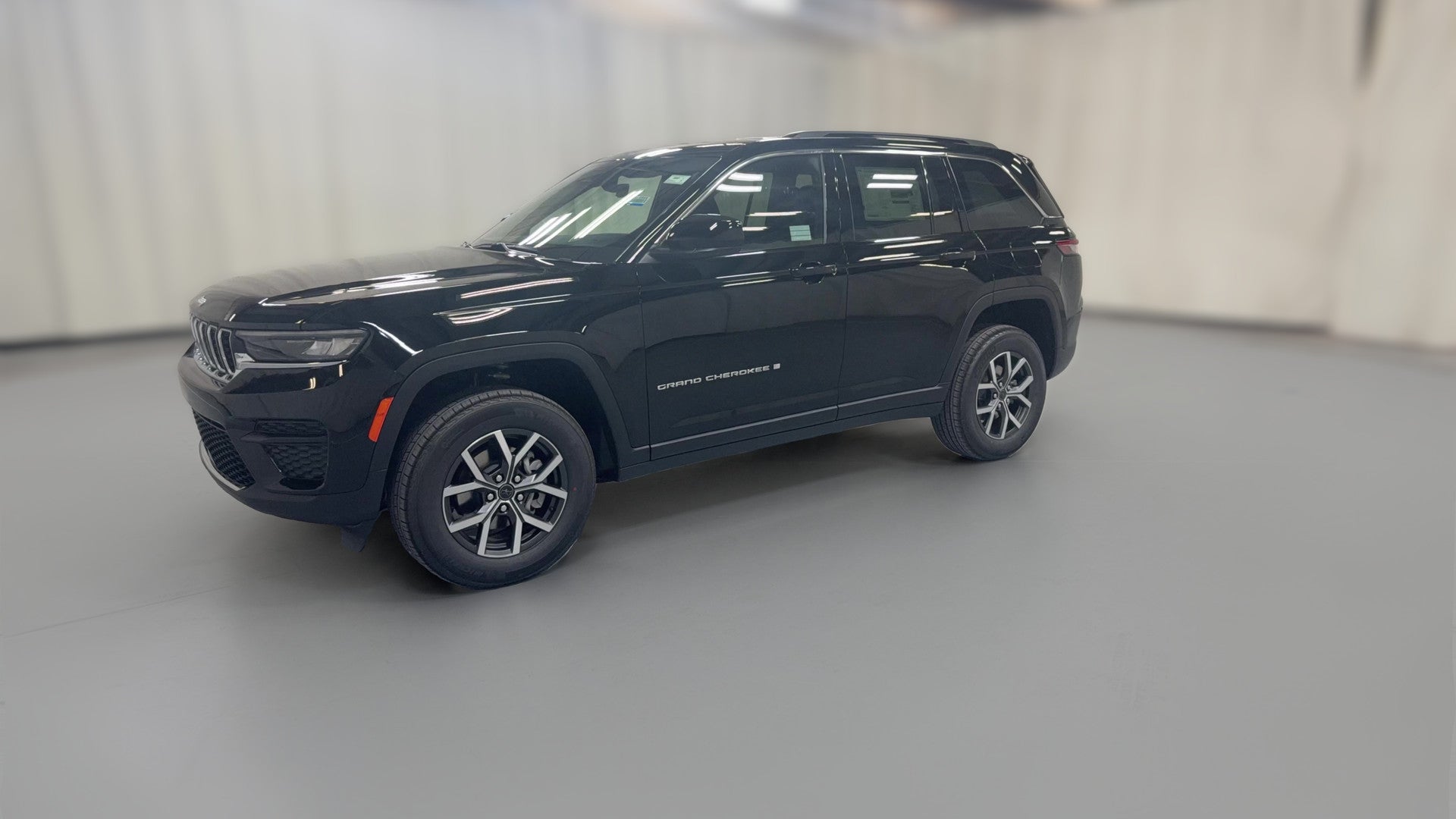 2027 Jeep Grand Cherokee vehicle photo