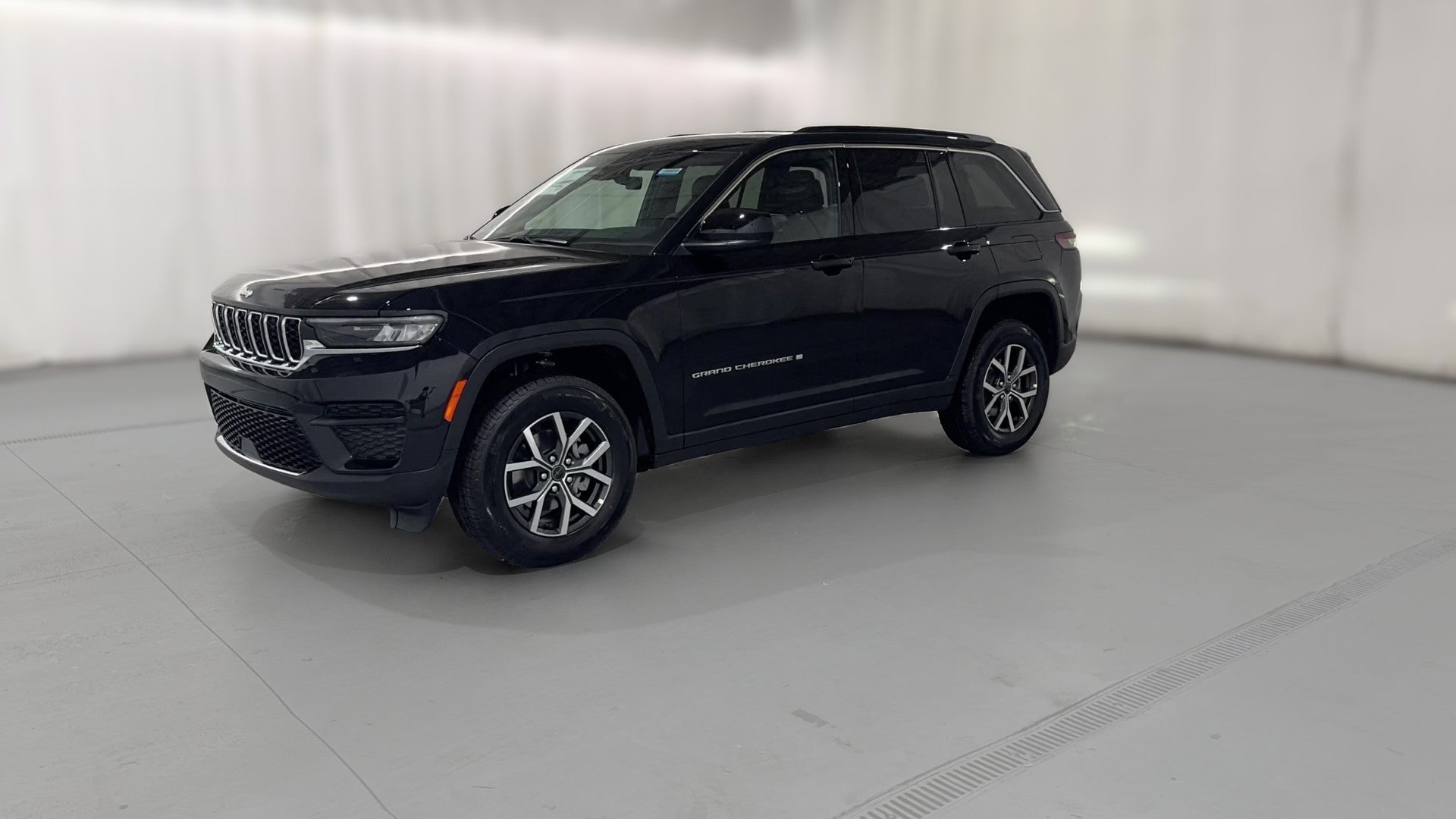 2027 Jeep Grand Cherokee vehicle photo