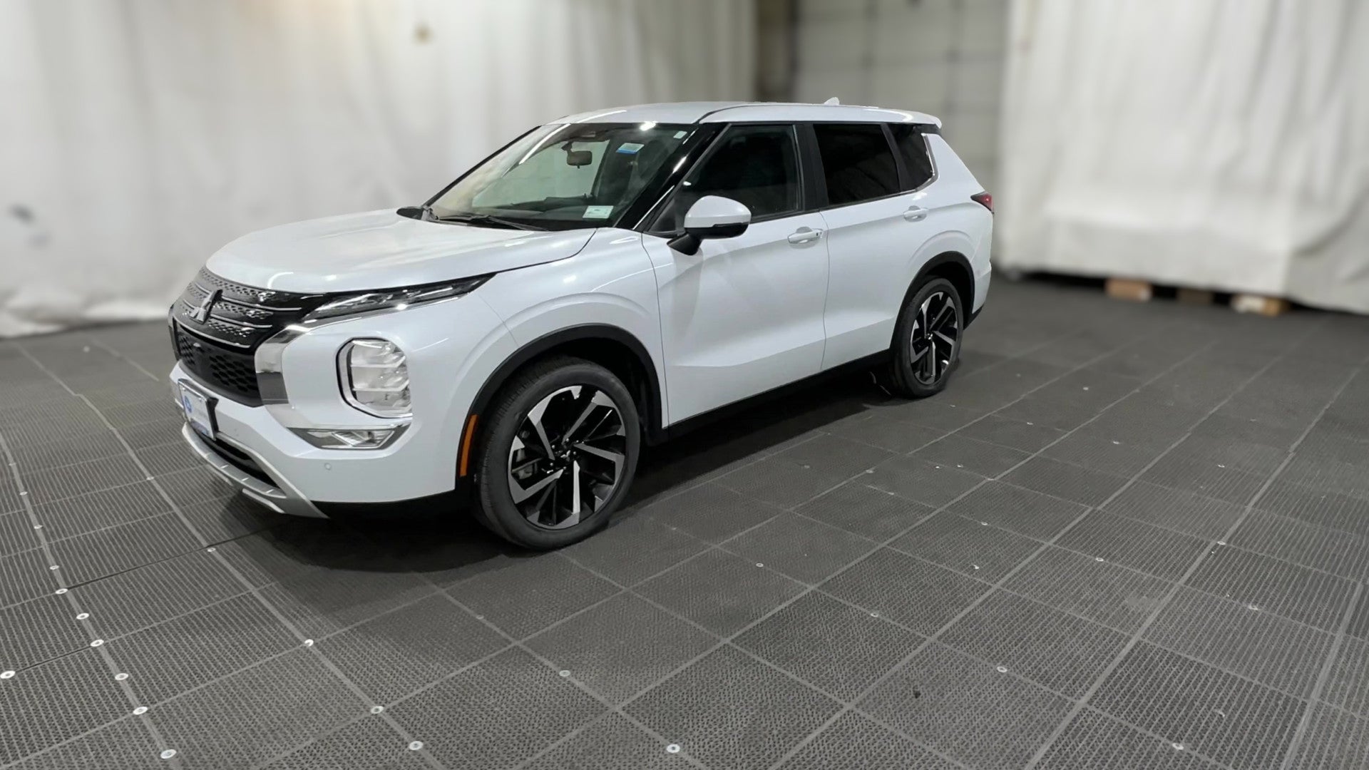 2024 Mitsubishi Outlander vehicle photo