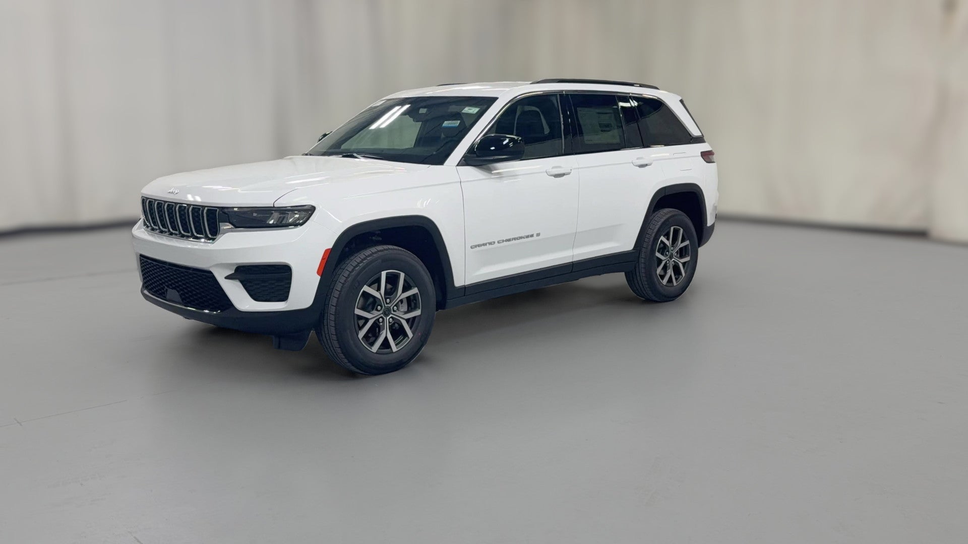 2027 Jeep Grand Cherokee vehicle photo