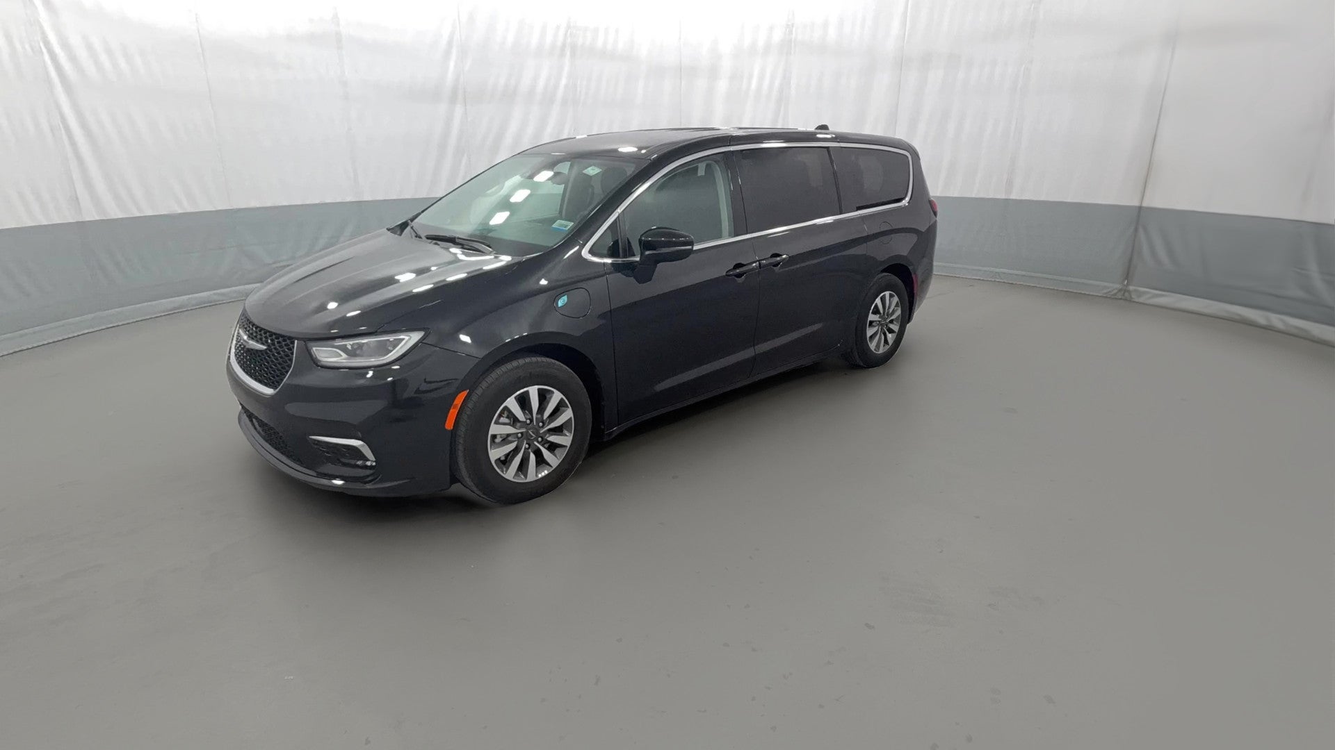2023 Chrysler Pacifica Hybrid vehicle photo