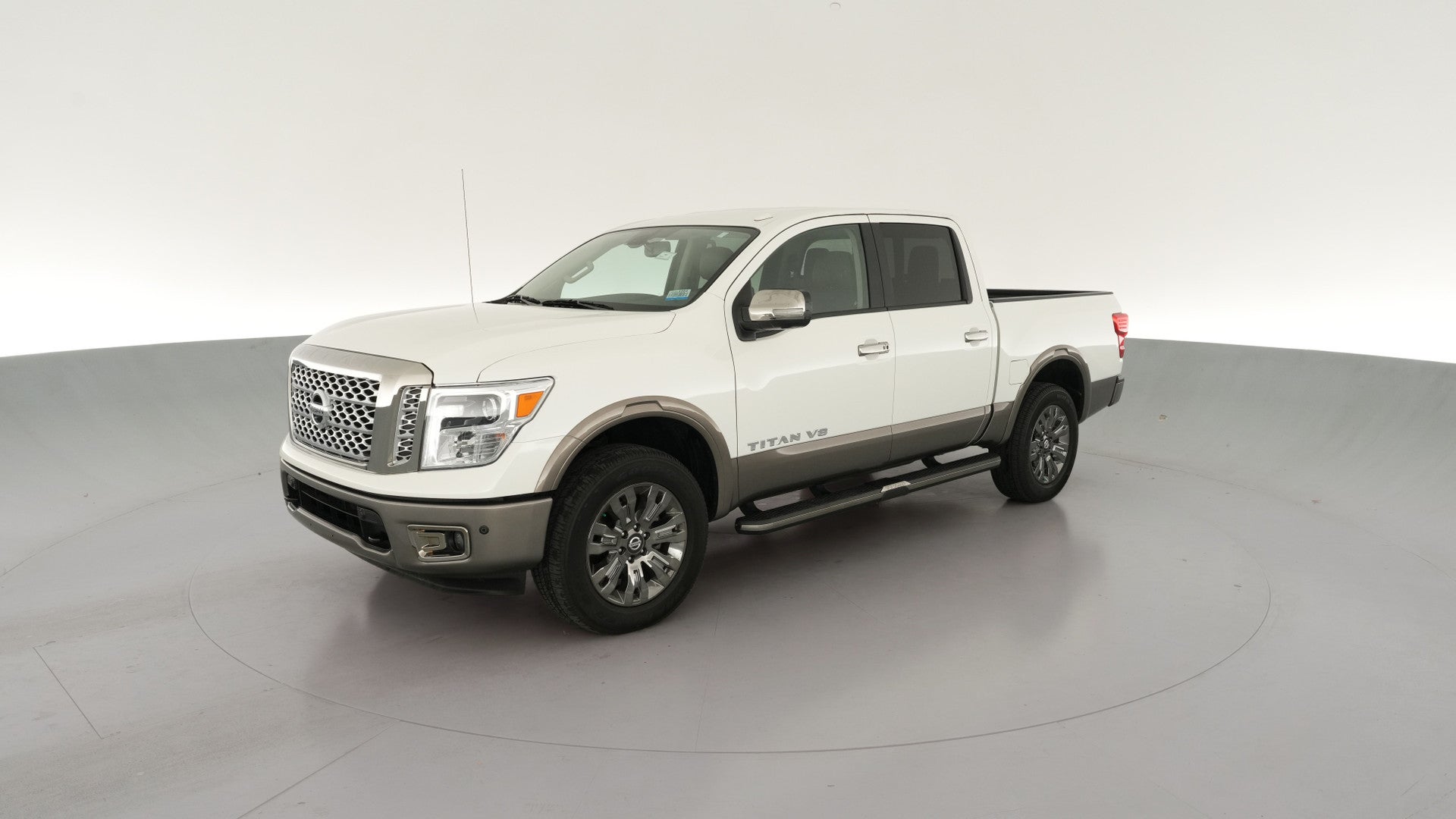 2019 Nissan Titan Crew Cab vehicle photo