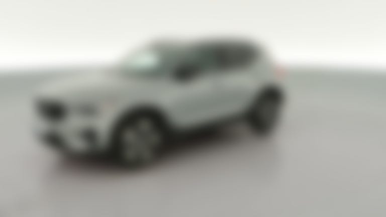 2026 Volvo XC40 vehicle photo