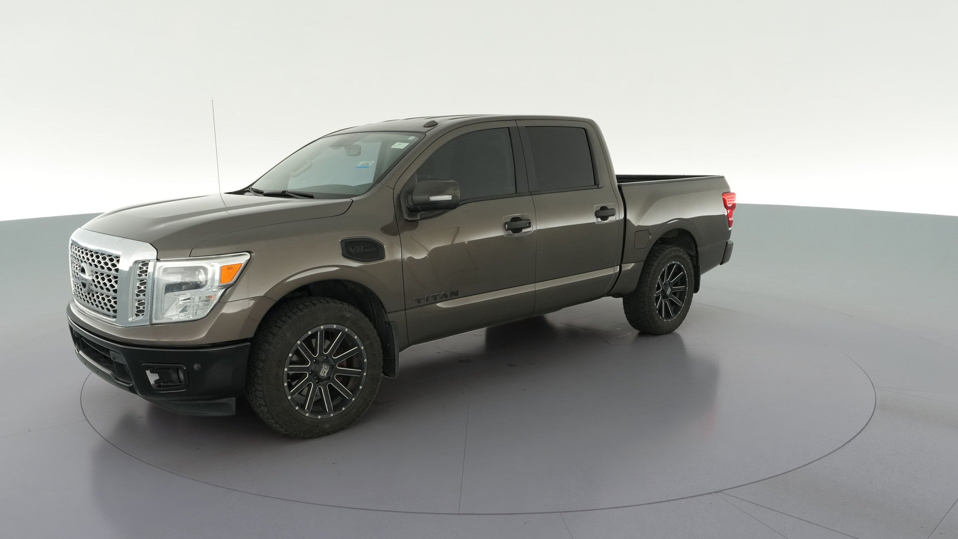 2017 Nissan Titan Crew Cab vehicle photo