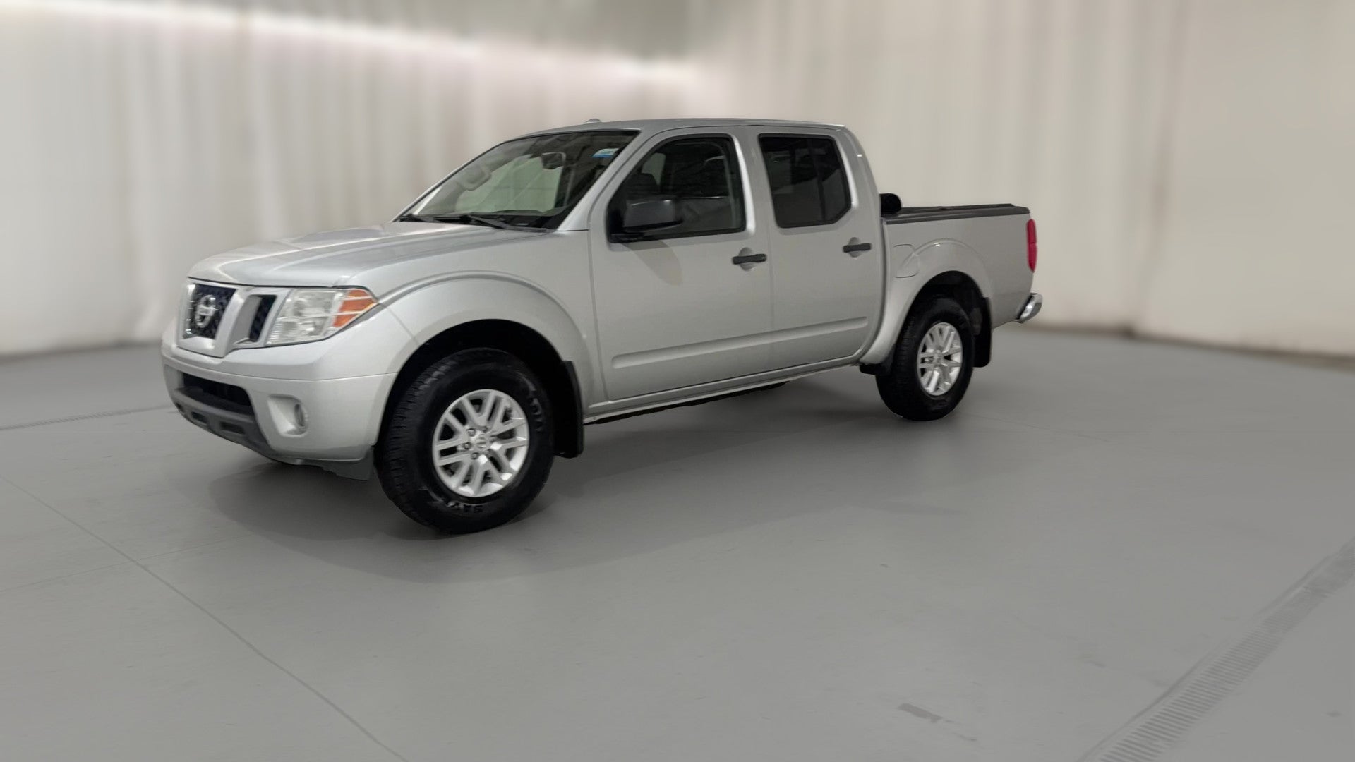2018 Nissan Frontier Crew Cab vehicle photo