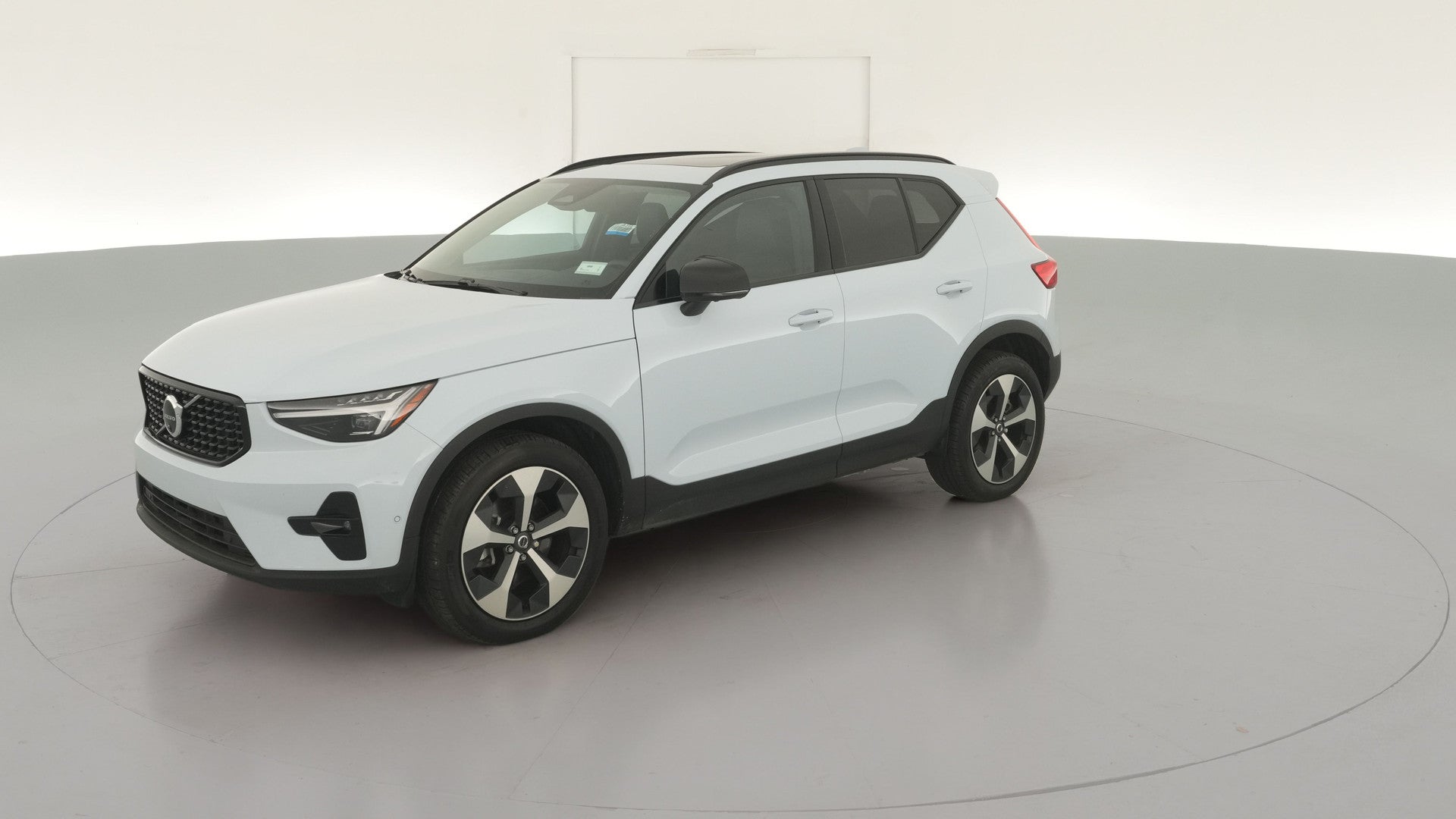 2026 Volvo XC40 vehicle photo