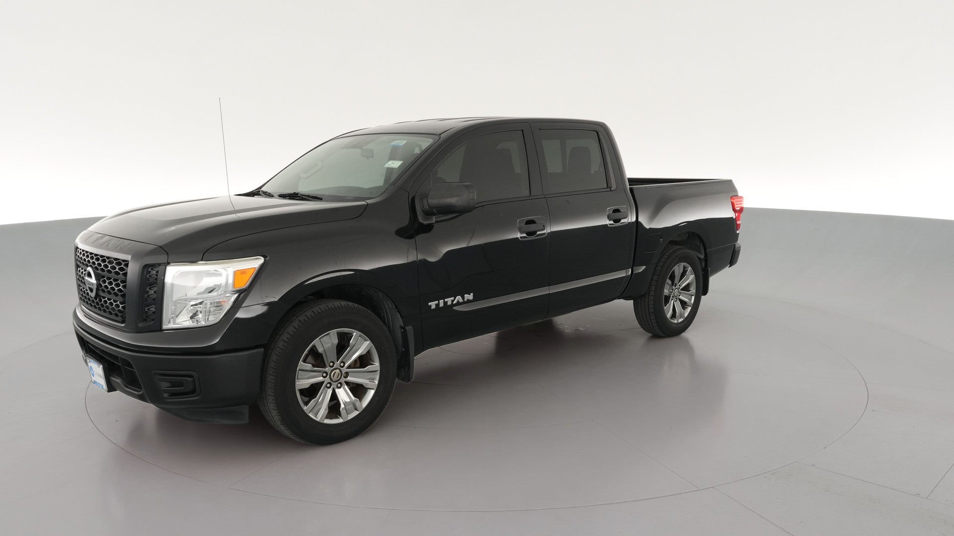 2017 Nissan Titan Crew Cab vehicle photo