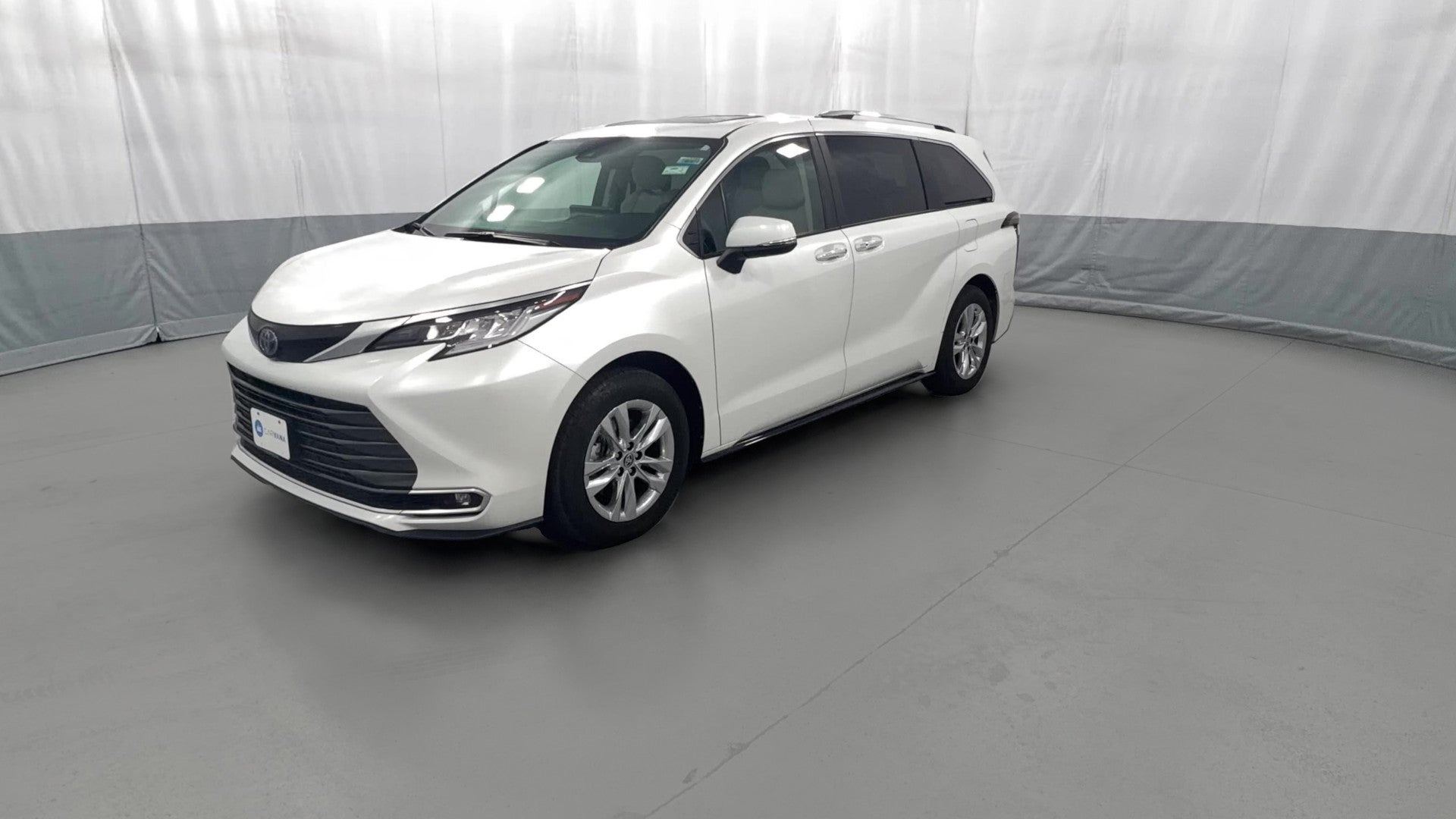 2025 Toyota Sienna vehicle photo