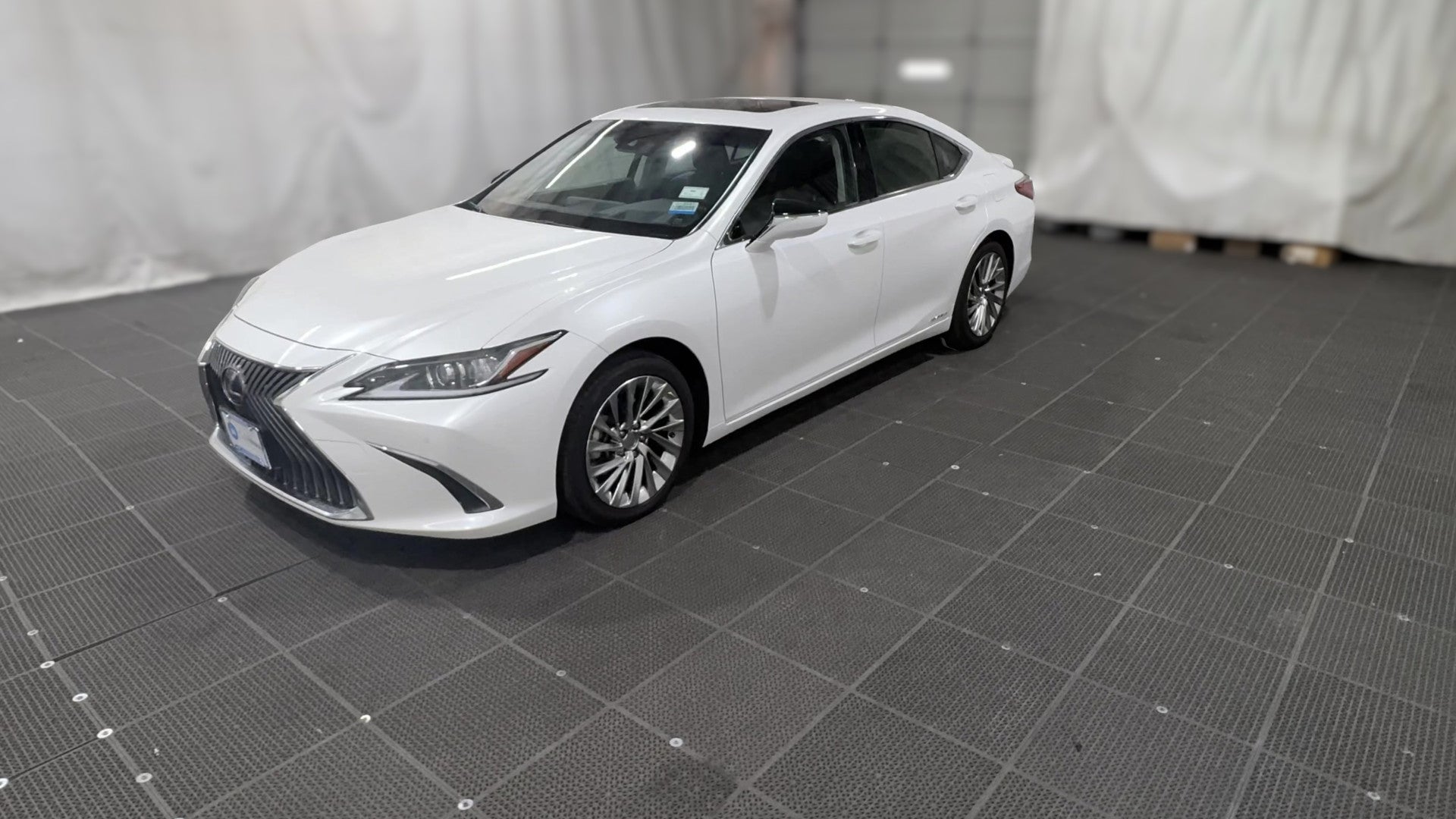 2019 Lexus ES vehicle photo