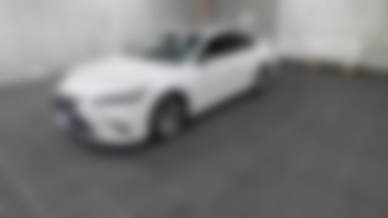 2019 Lexus ES vehicle photo