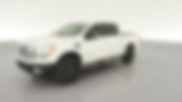 2017 Nissan Titan Crew Cab vehicle photo
