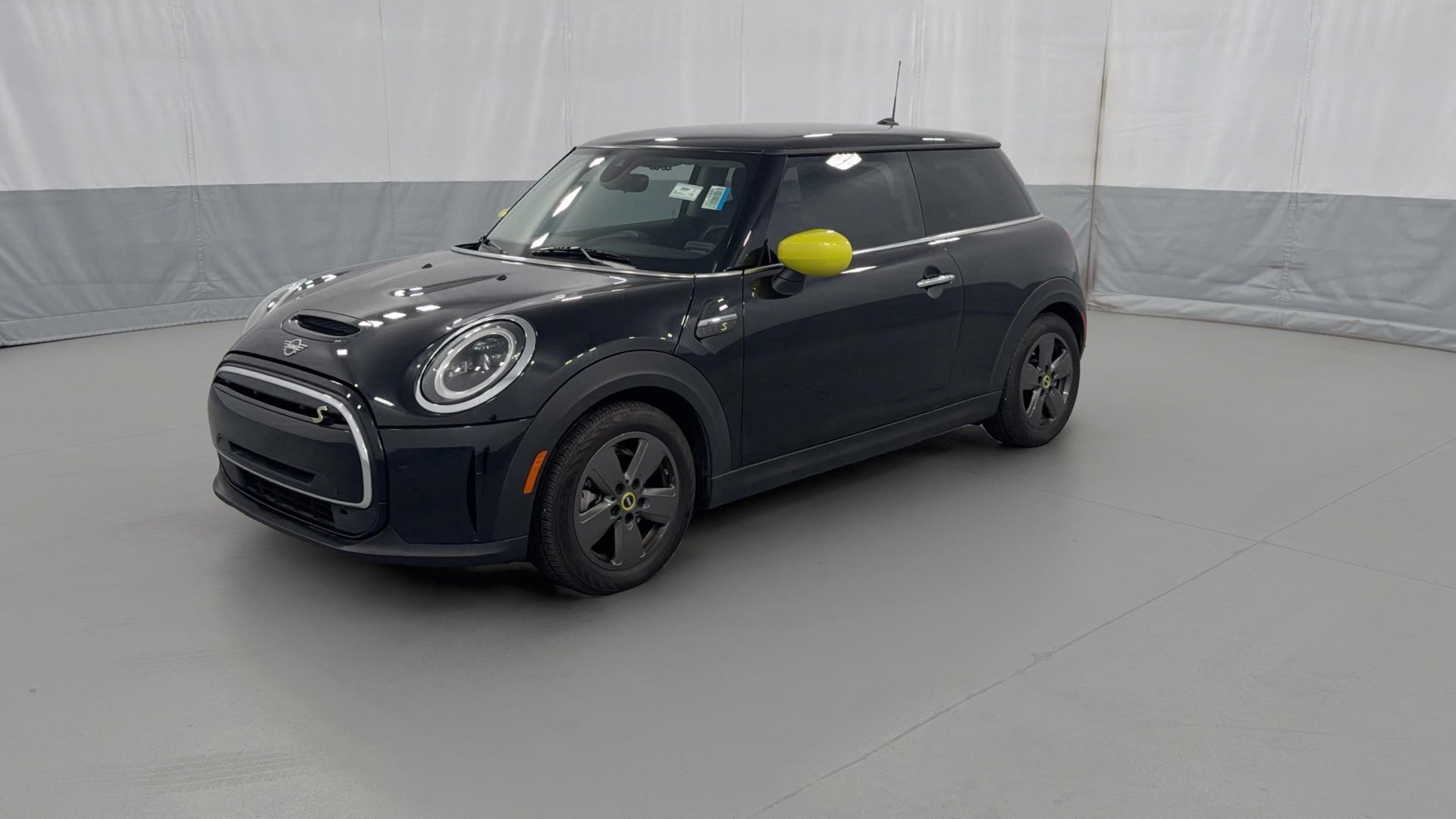 2024 MINI Hardtop 2 Door vehicle photo