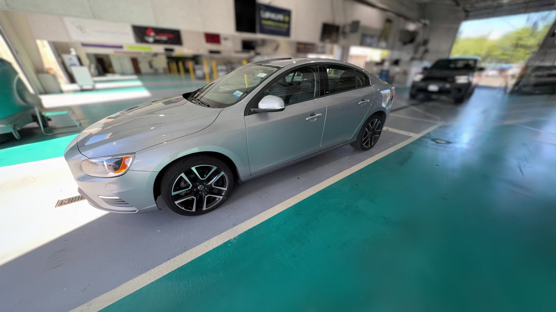 2018 Volvo S60 vehicle photo