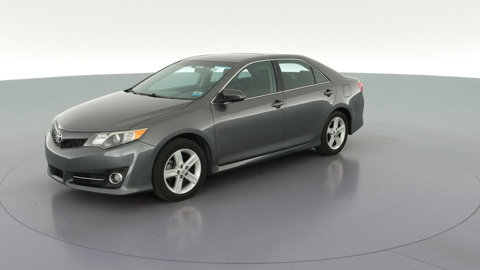 2014 Toyota Camry vehicle photo