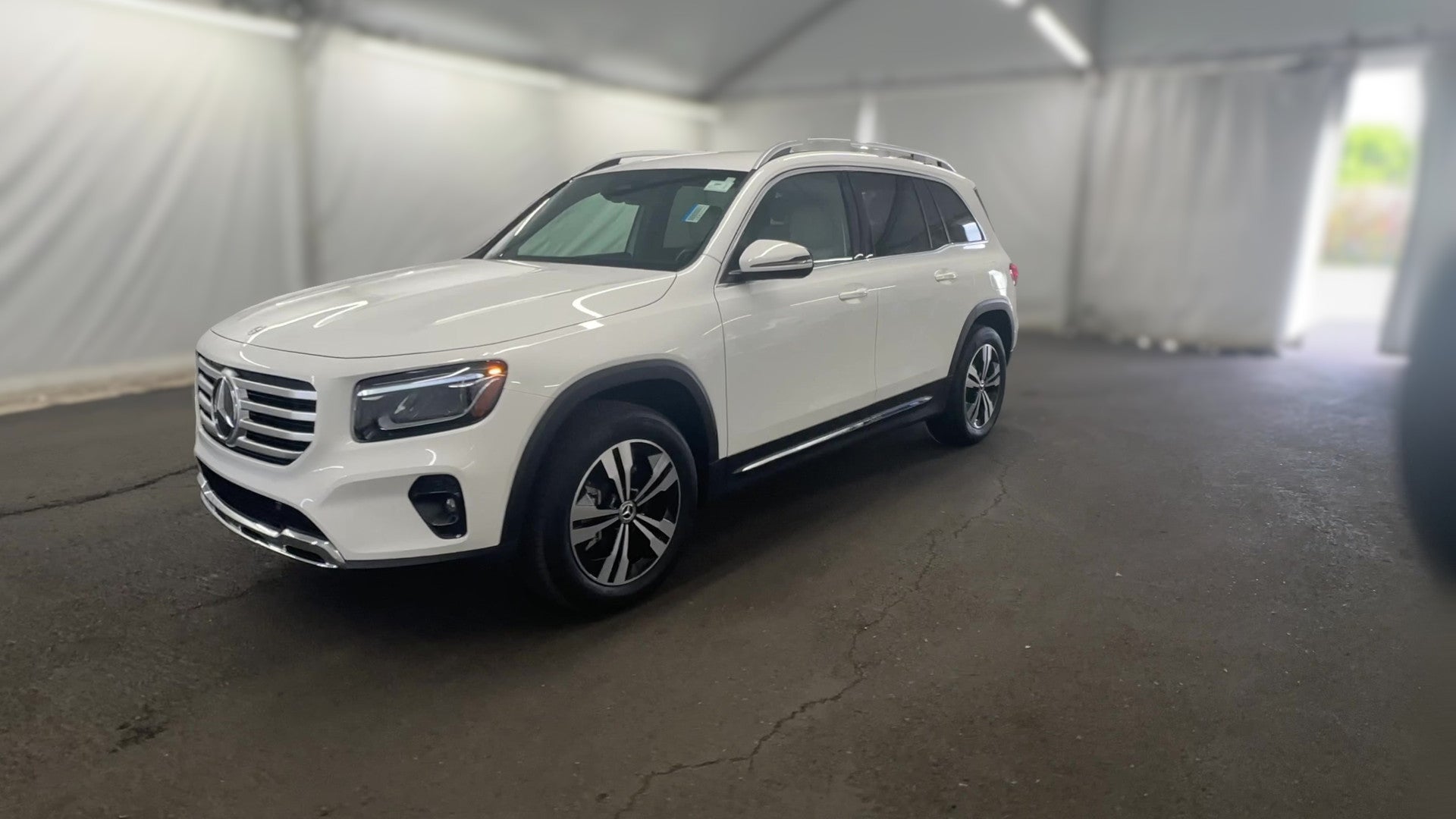 2025 Mercedes-Benz GLB vehicle photo