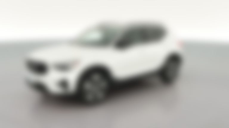 2026 Volvo XC40 vehicle photo