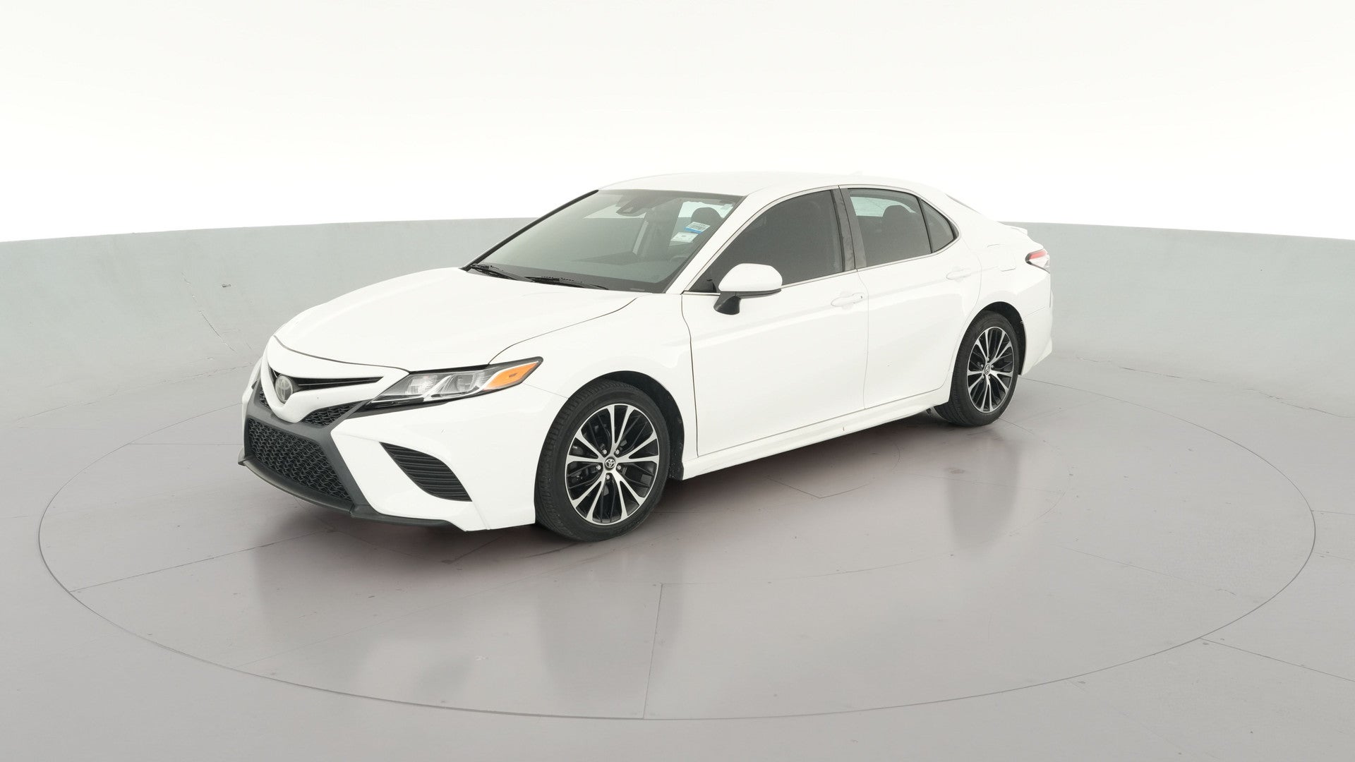 2019 Toyota Camry vehicle photo