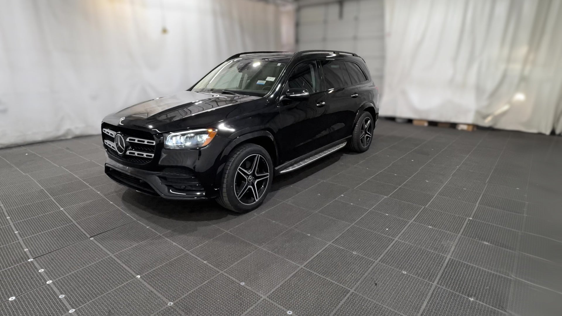 2023 Mercedes-Benz GLS vehicle photo