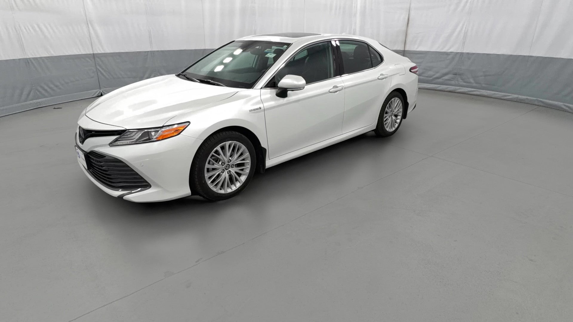 2020 Toyota Camry Hybrid vehicle photo