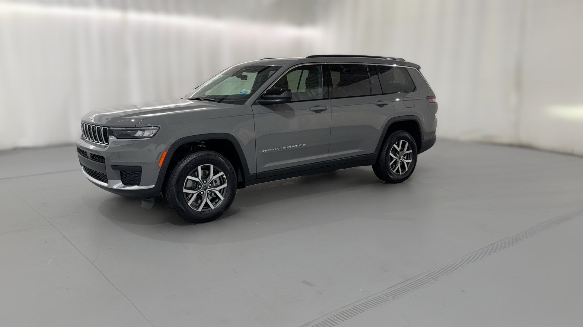 2027 Jeep Grand Cherokee L vehicle photo